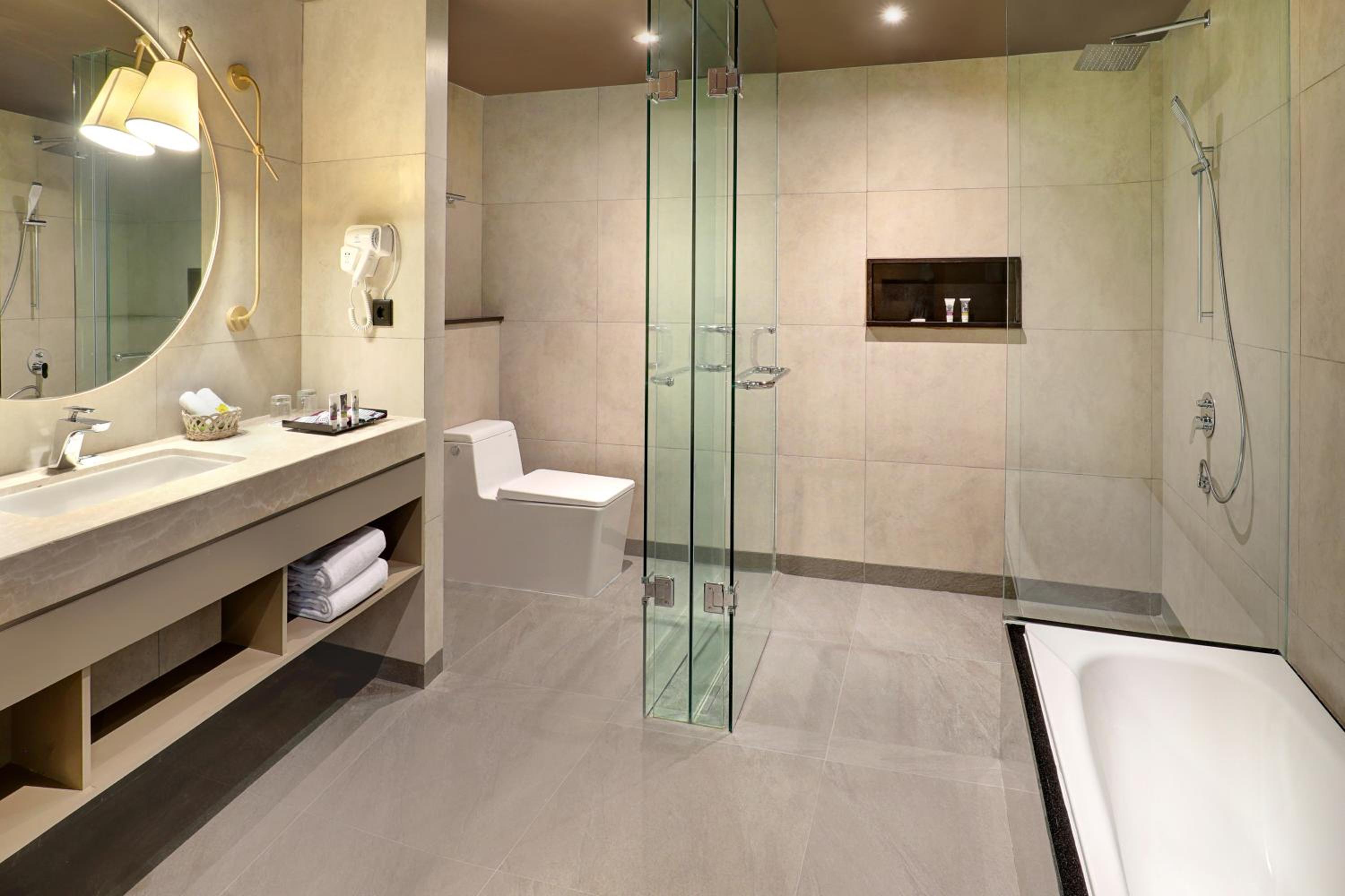 Executive King Suite - Photo 6