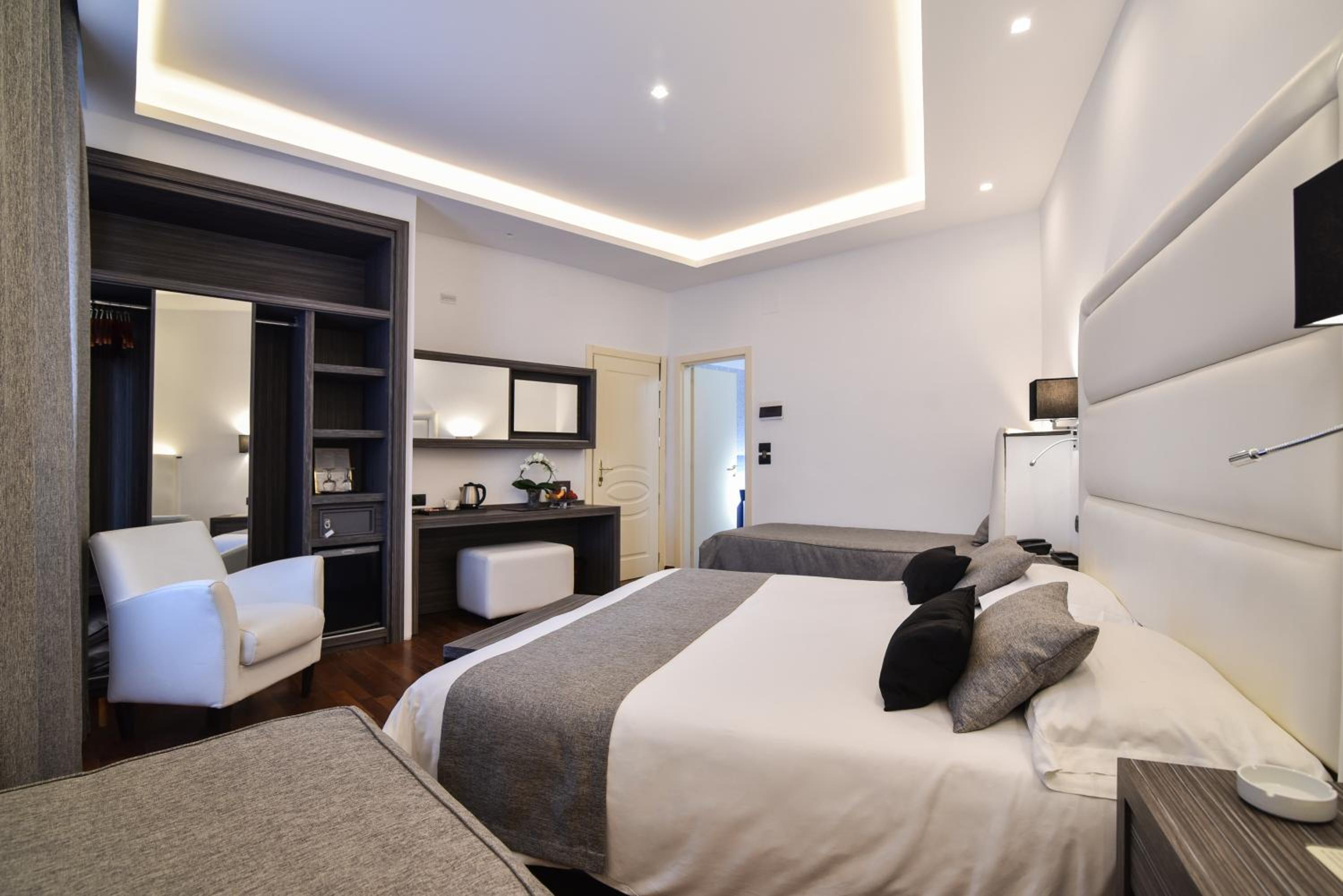 Quadruple Room - Photo 14