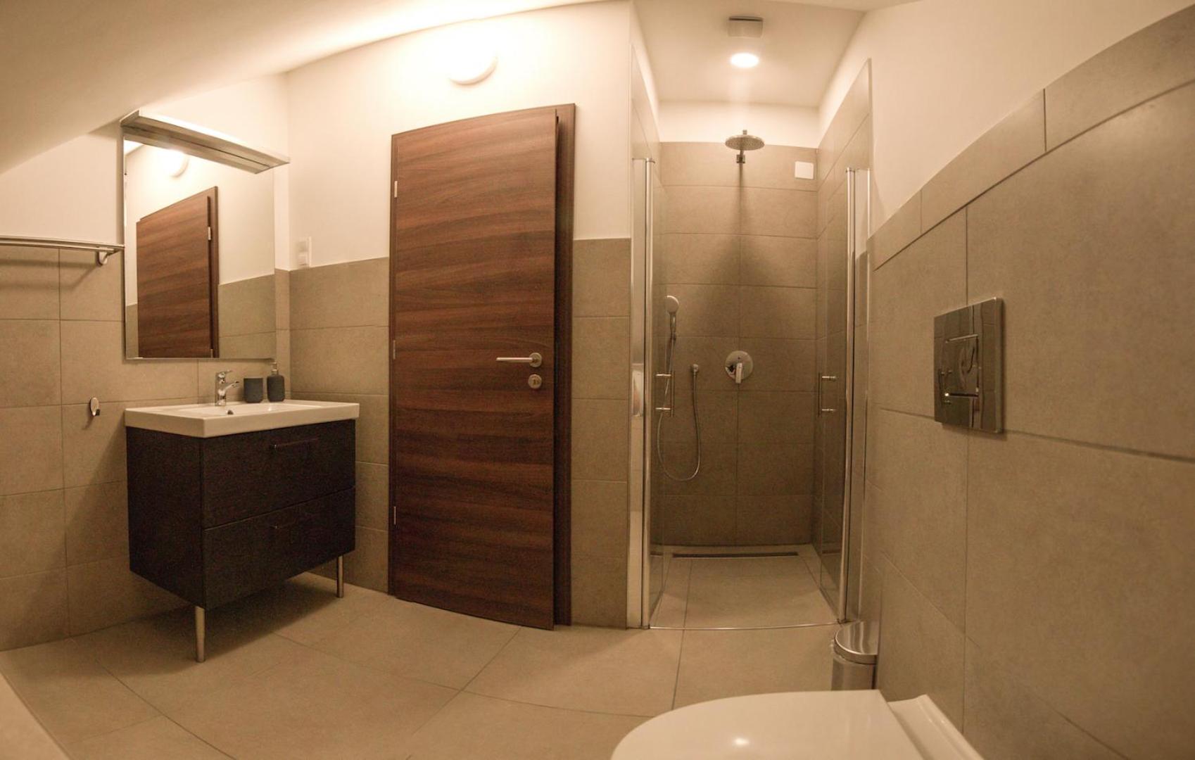 Double Room with Private Bathroom - Photo 6