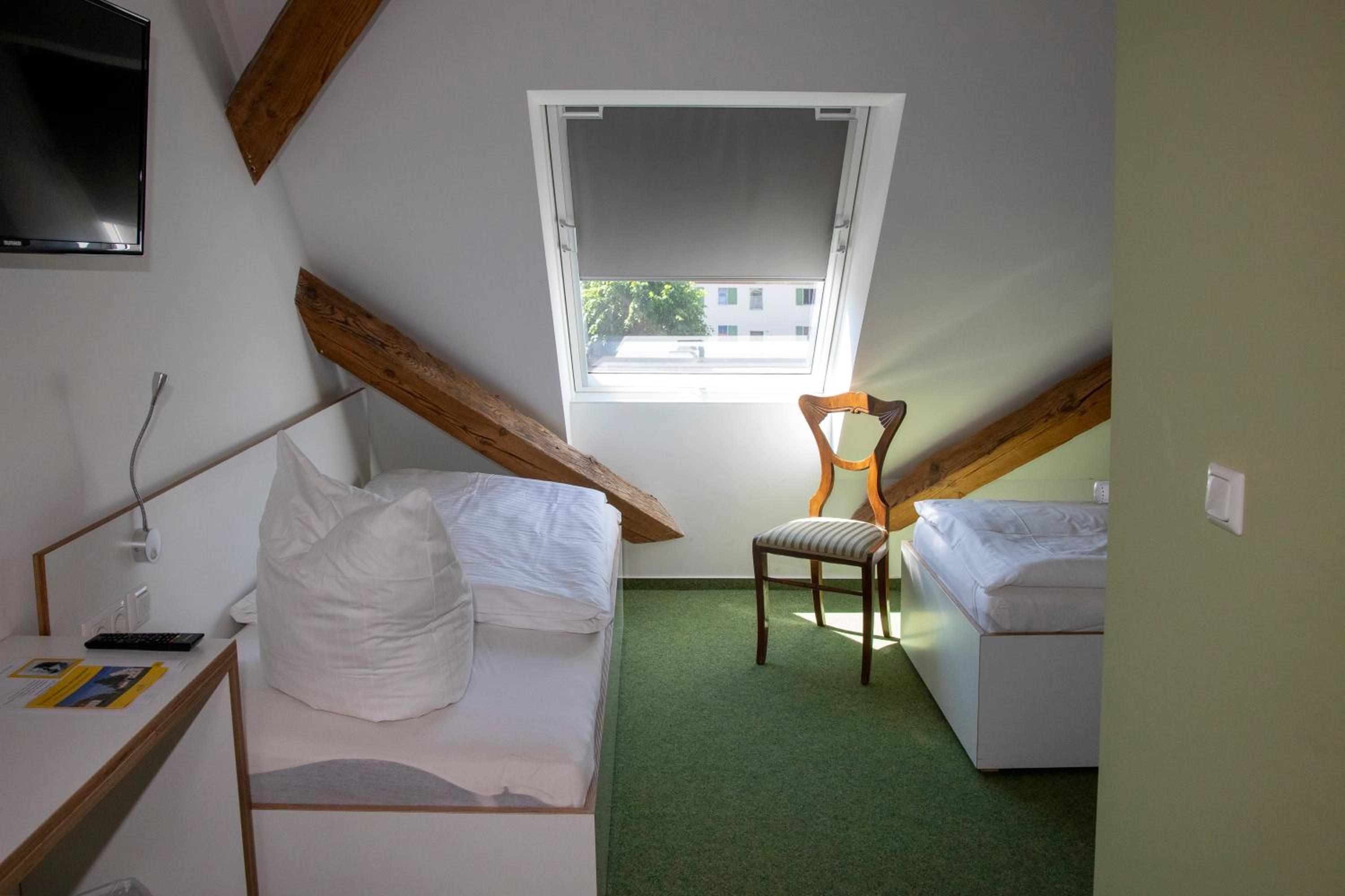 Twin Room - Photo 1