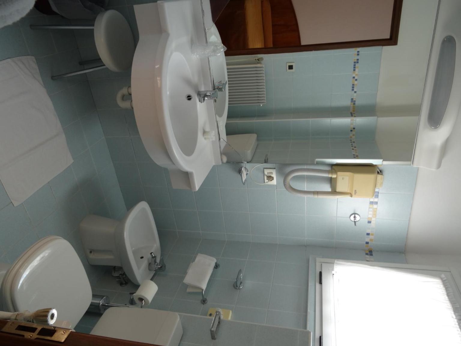 Standard Triple Room - Photo 3