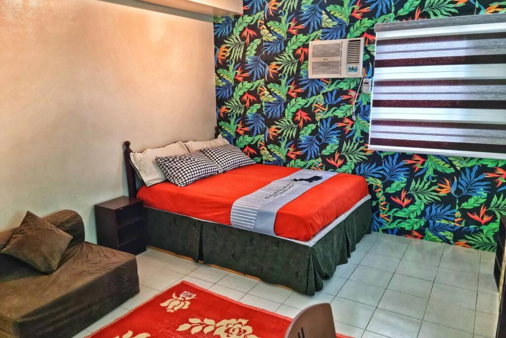 One-Bedroom Apartment - Photo 1
