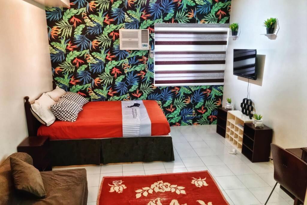 One-Bedroom Apartment - Photo 2