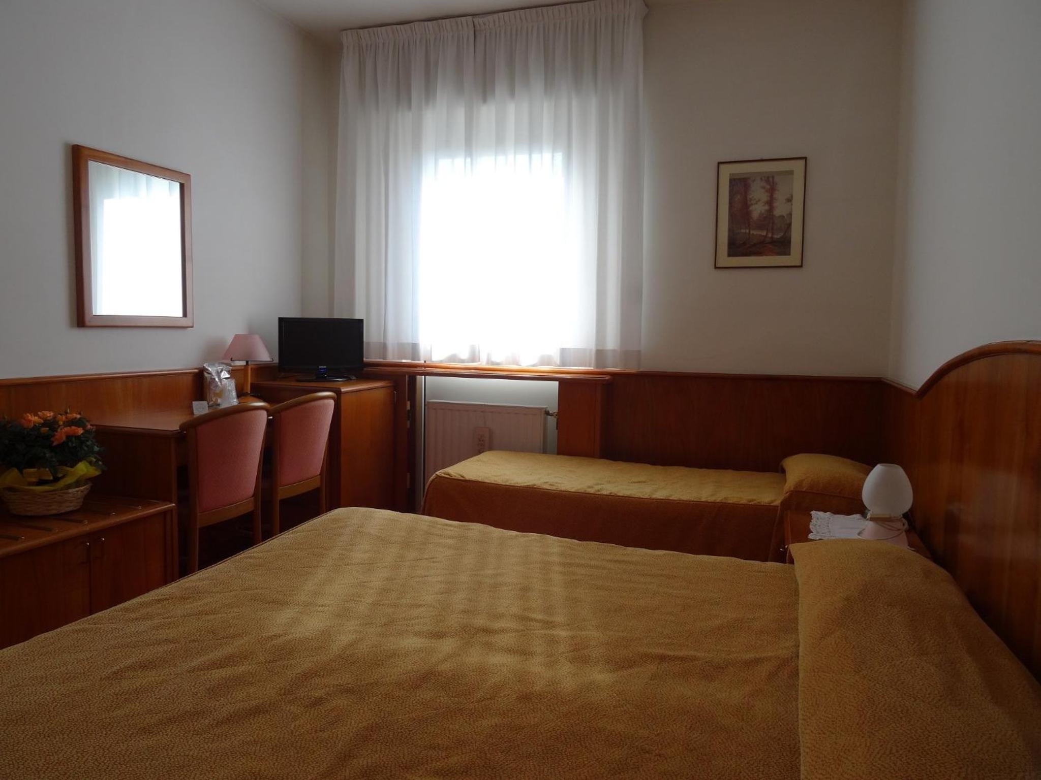 Standard Triple Room - Photo 2