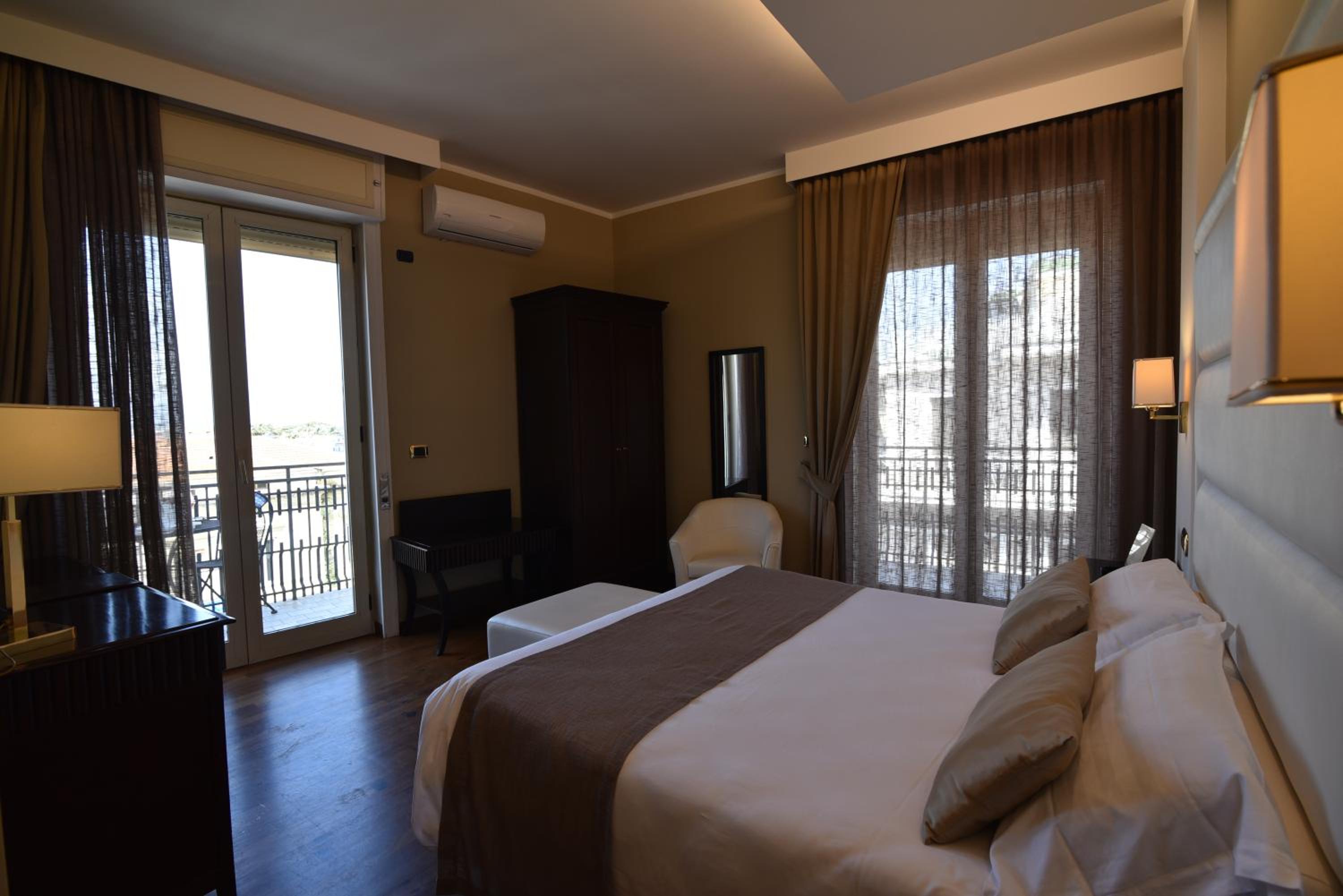Superior Double Room - Photo 8