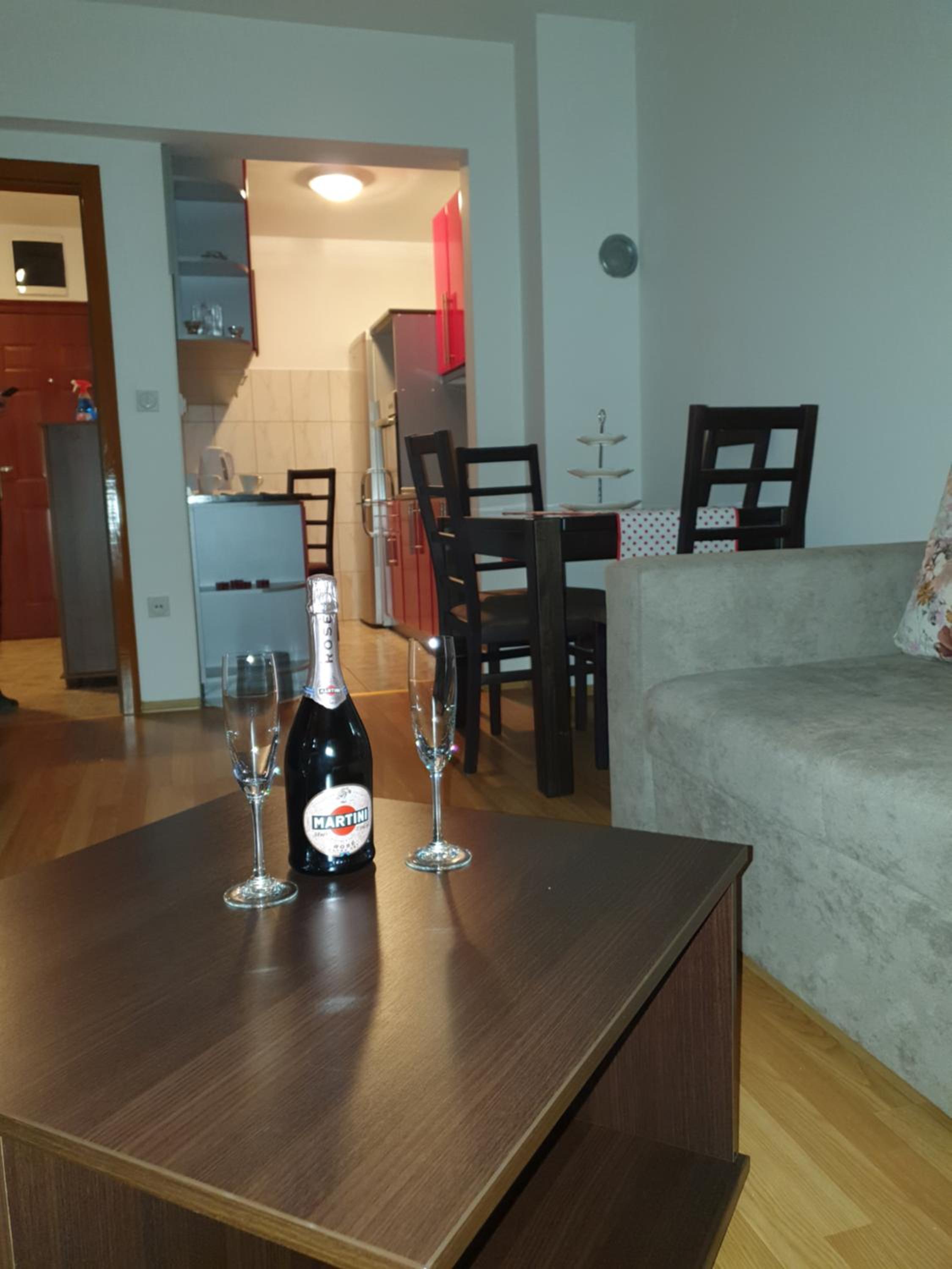One-Bedroom Apartment photo 1