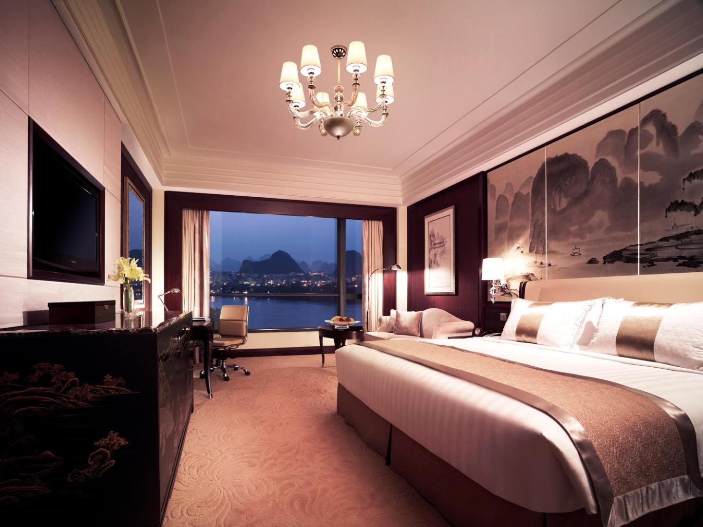 Horizon King Room Club Access with River View  photo 3