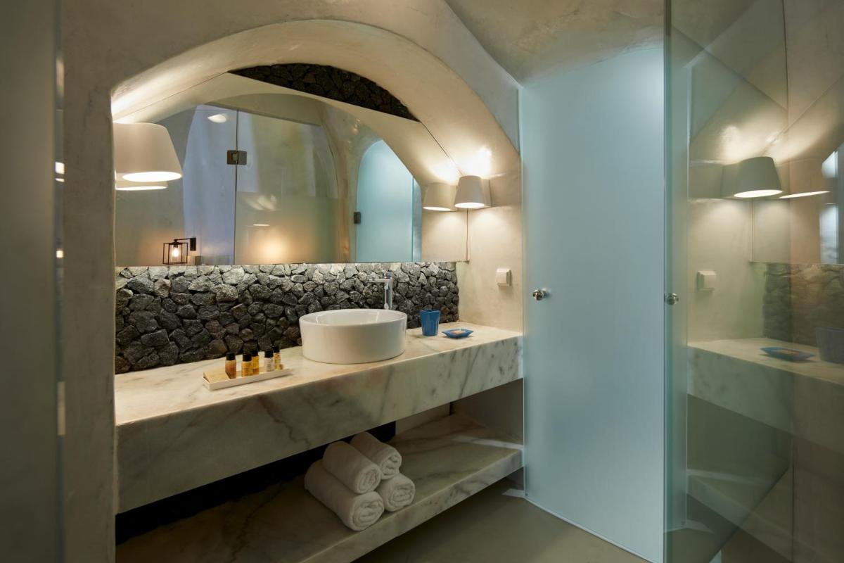 Executive Suite with Indoor Hot Tub photo 3