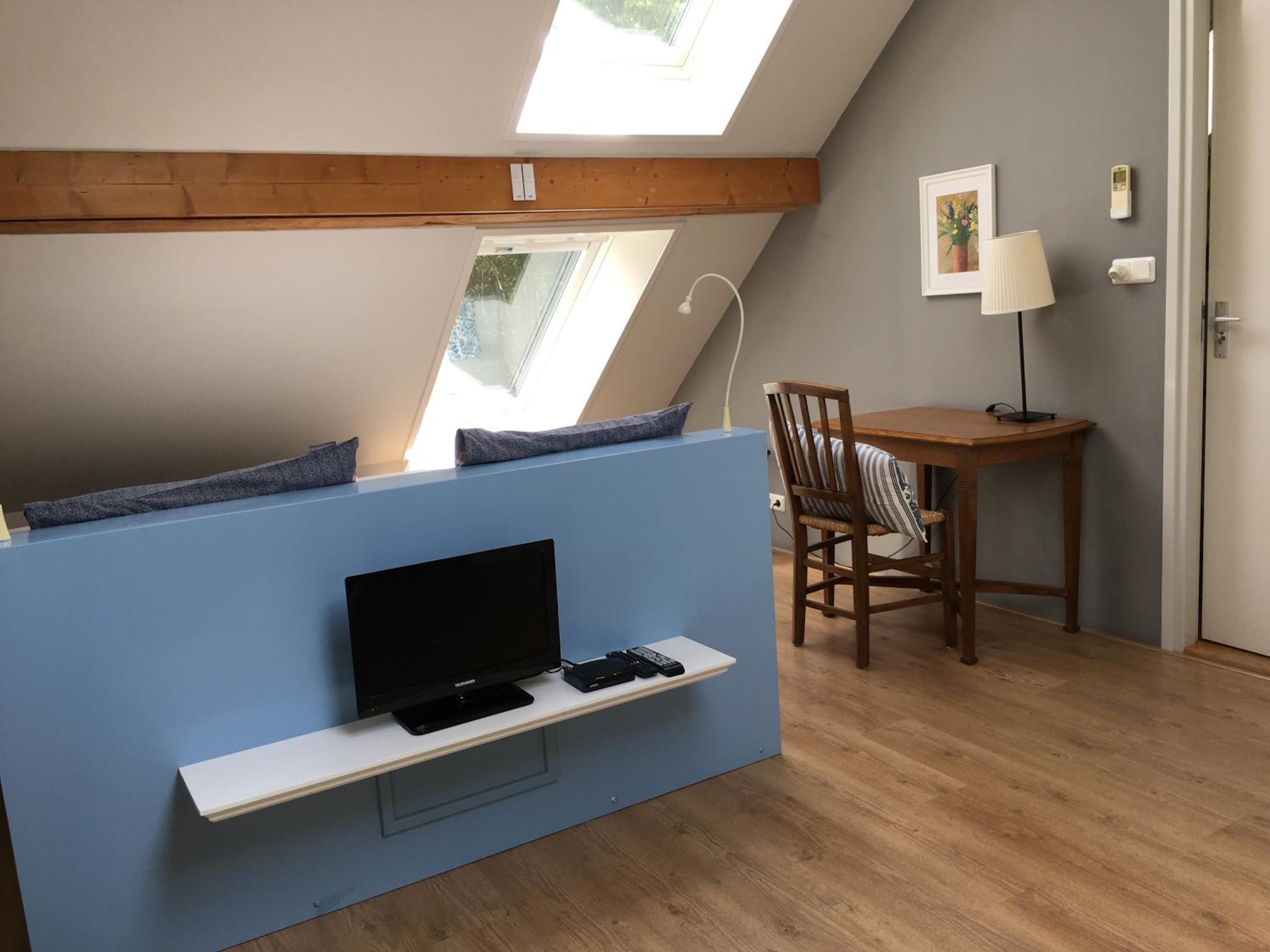 Deluxe King Room - Photo 2