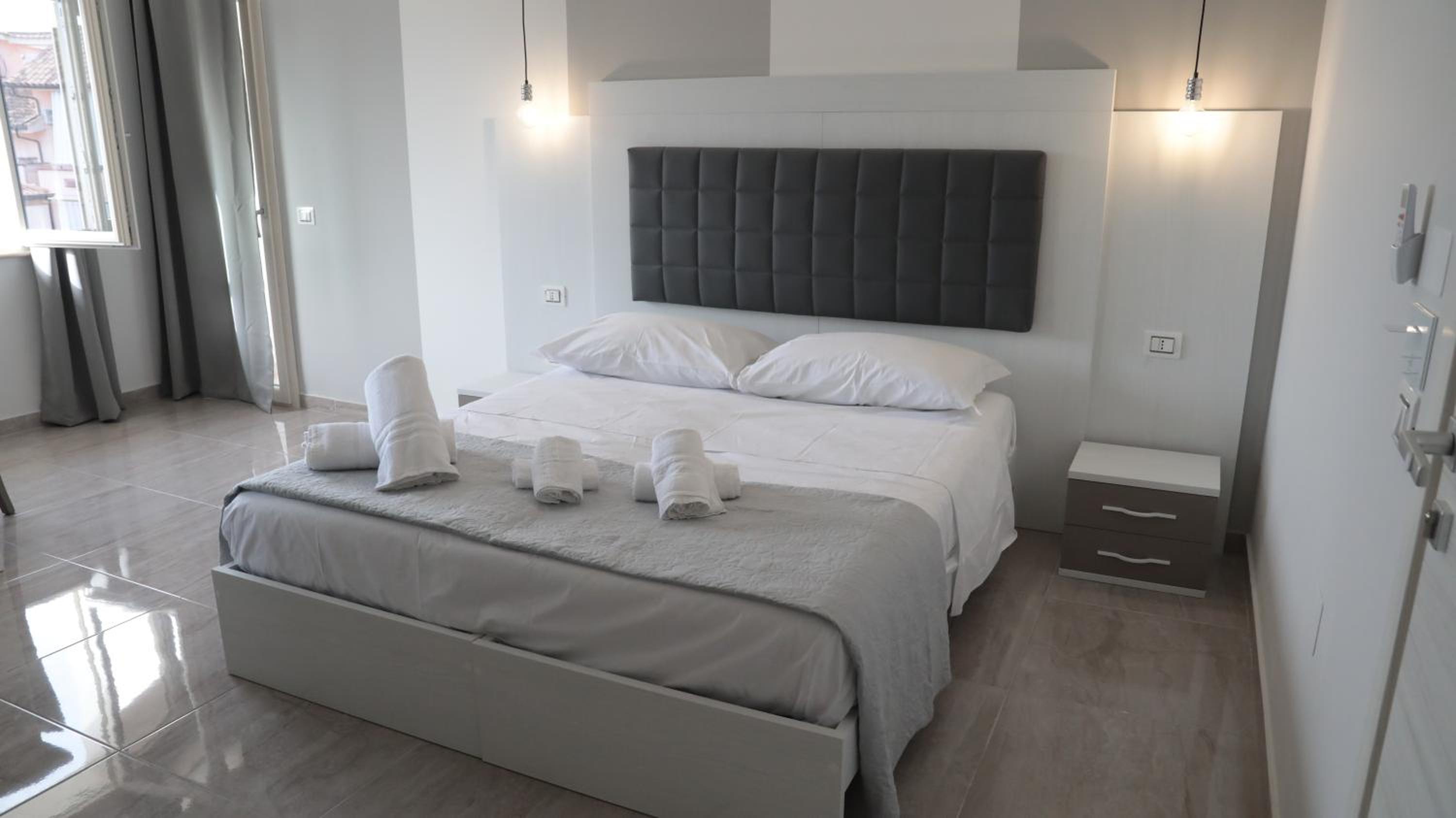 Deluxe Double Room with Balcony and Sea View