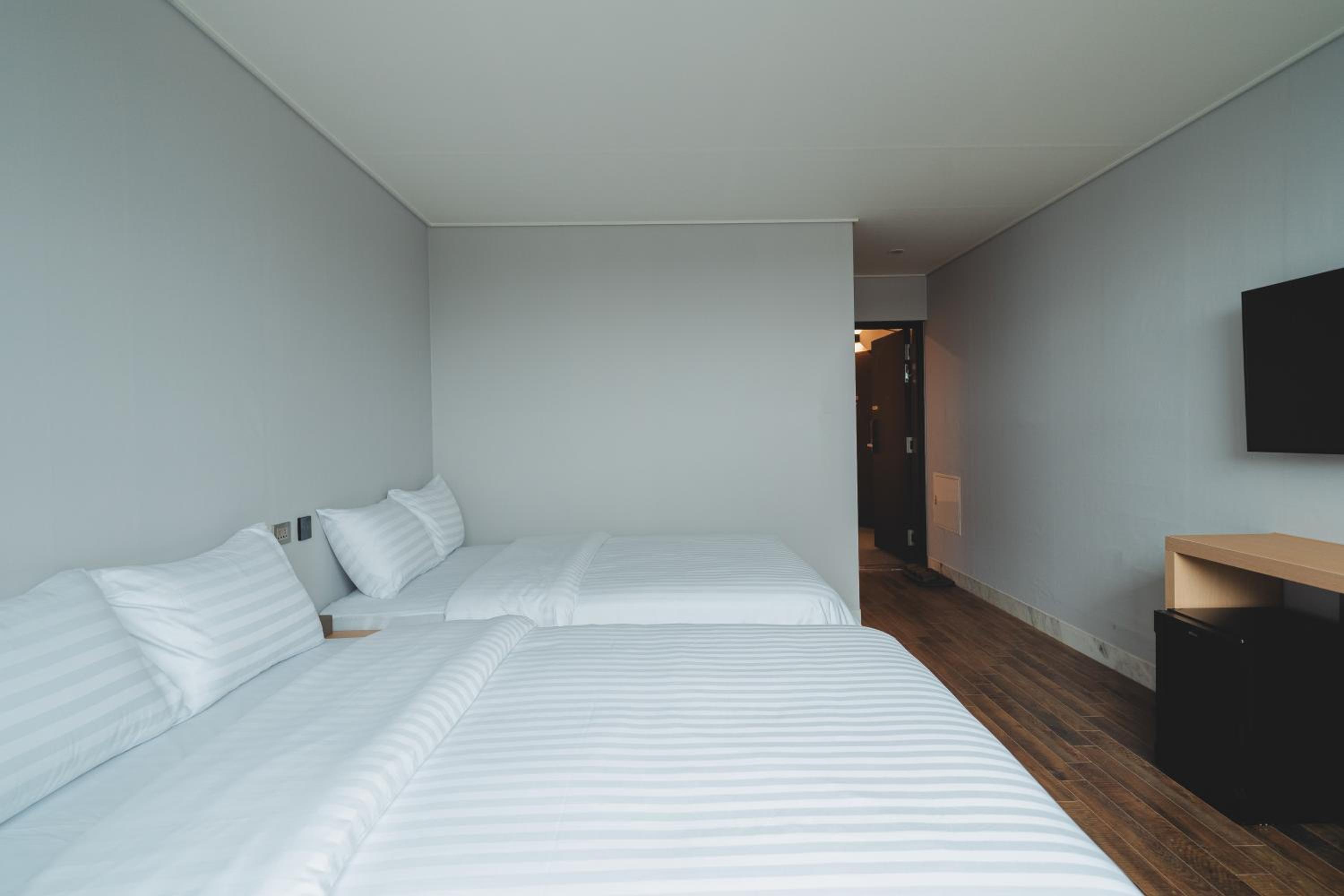 Double or Twin Room - Photo 3