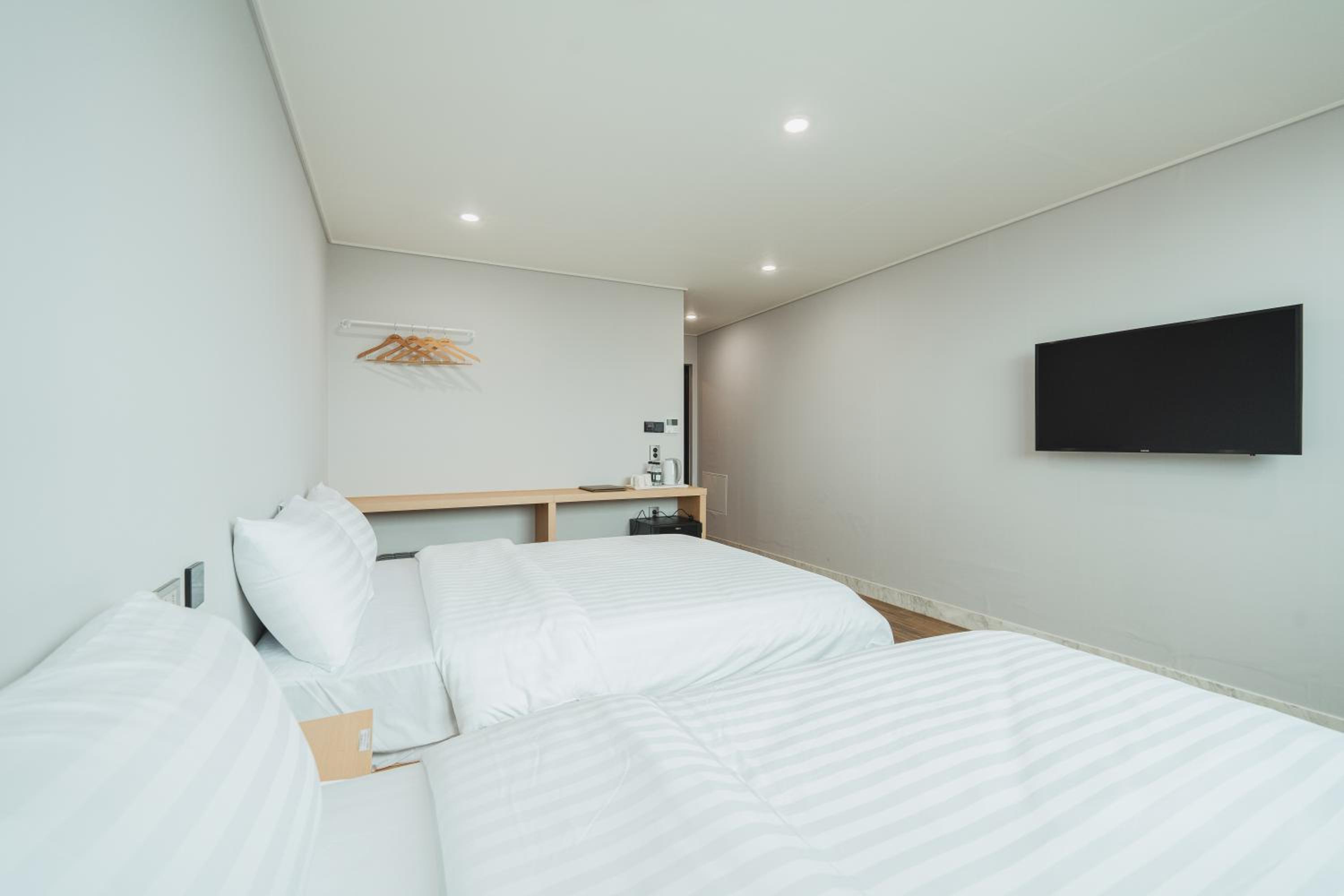 Deluxe Twin Room - Photo 3