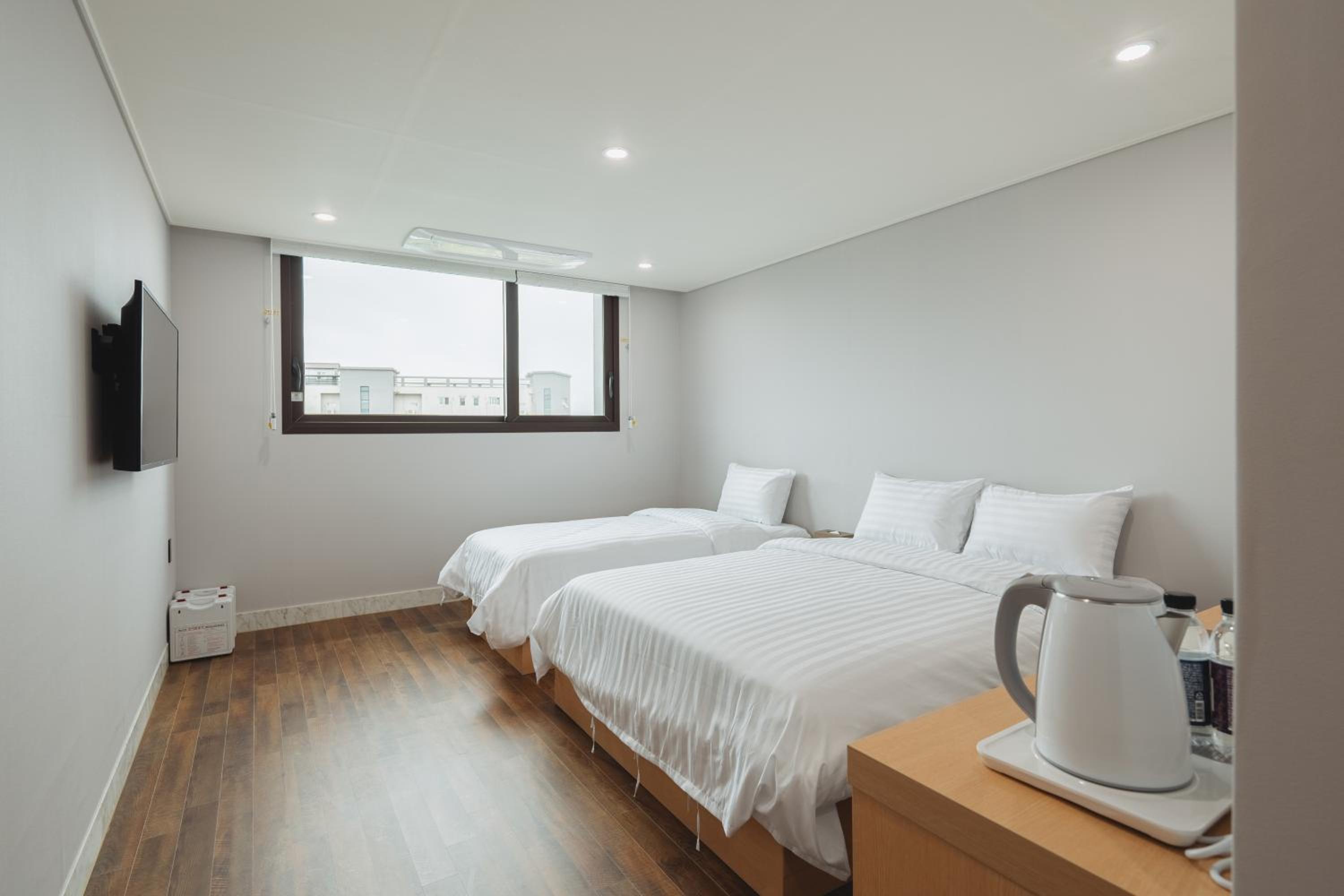 Deluxe Twin Room - Photo 2