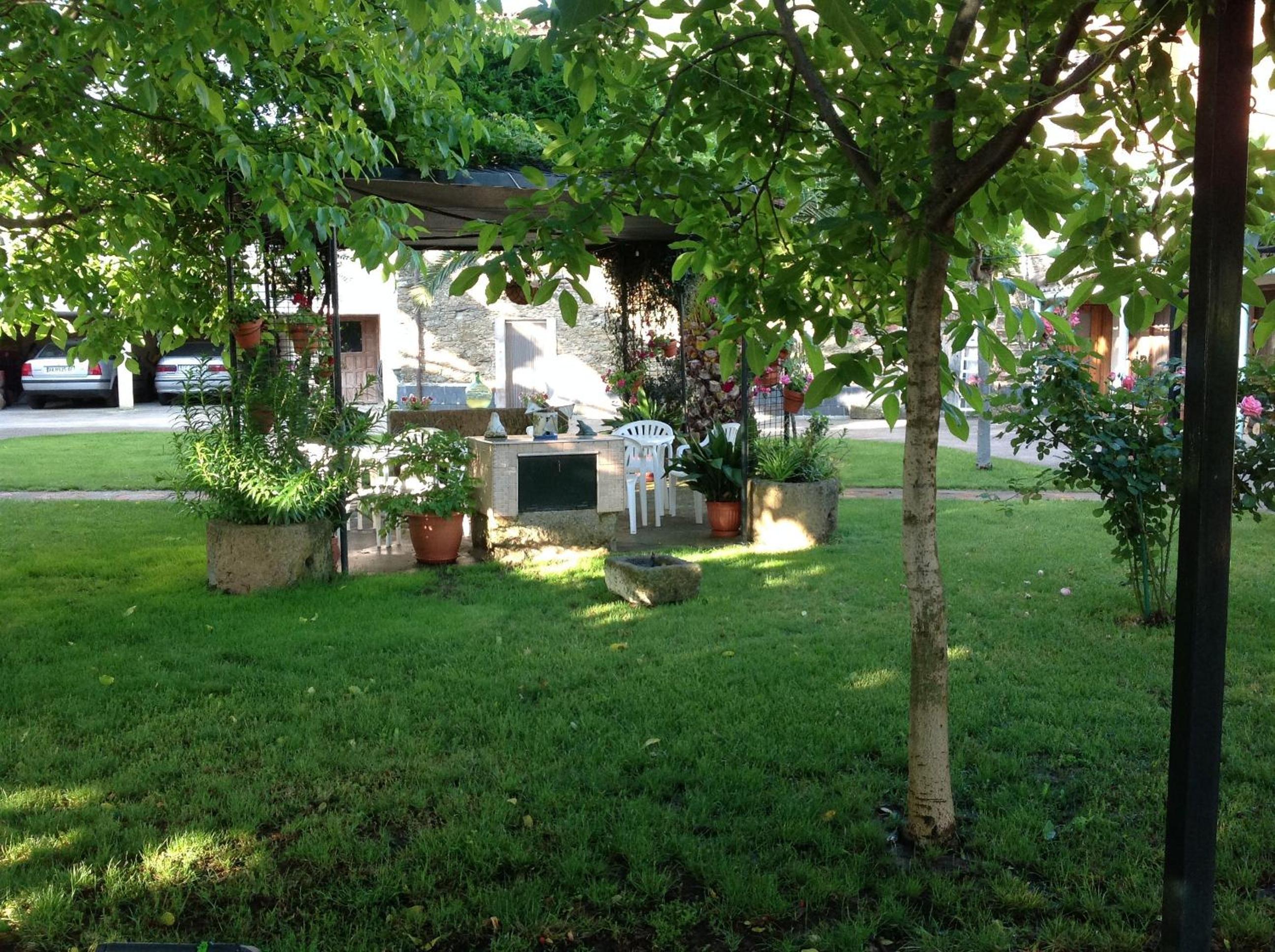 Five-Bedroom House photo 3