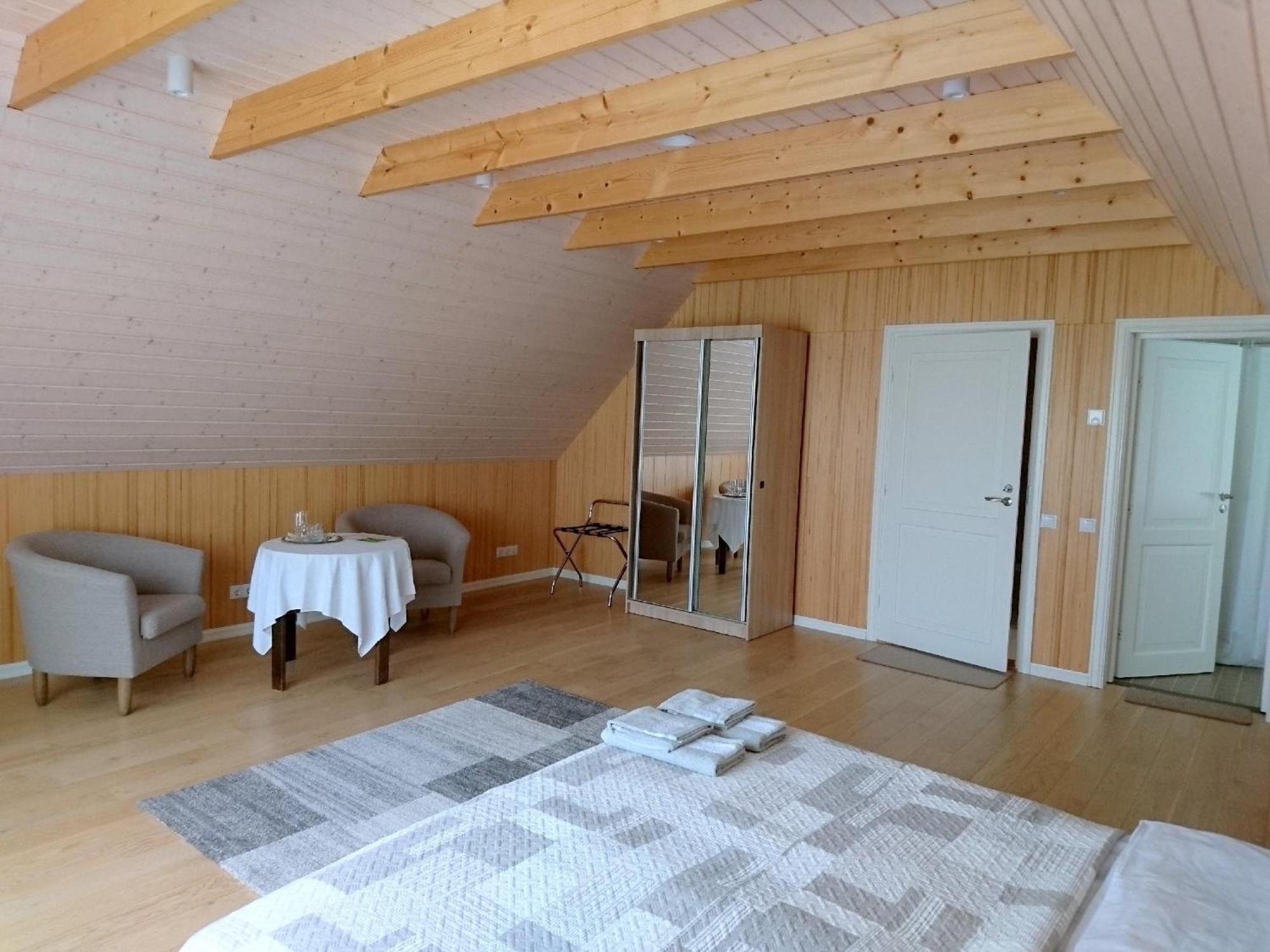 Double Room with Balcony - Photo 3