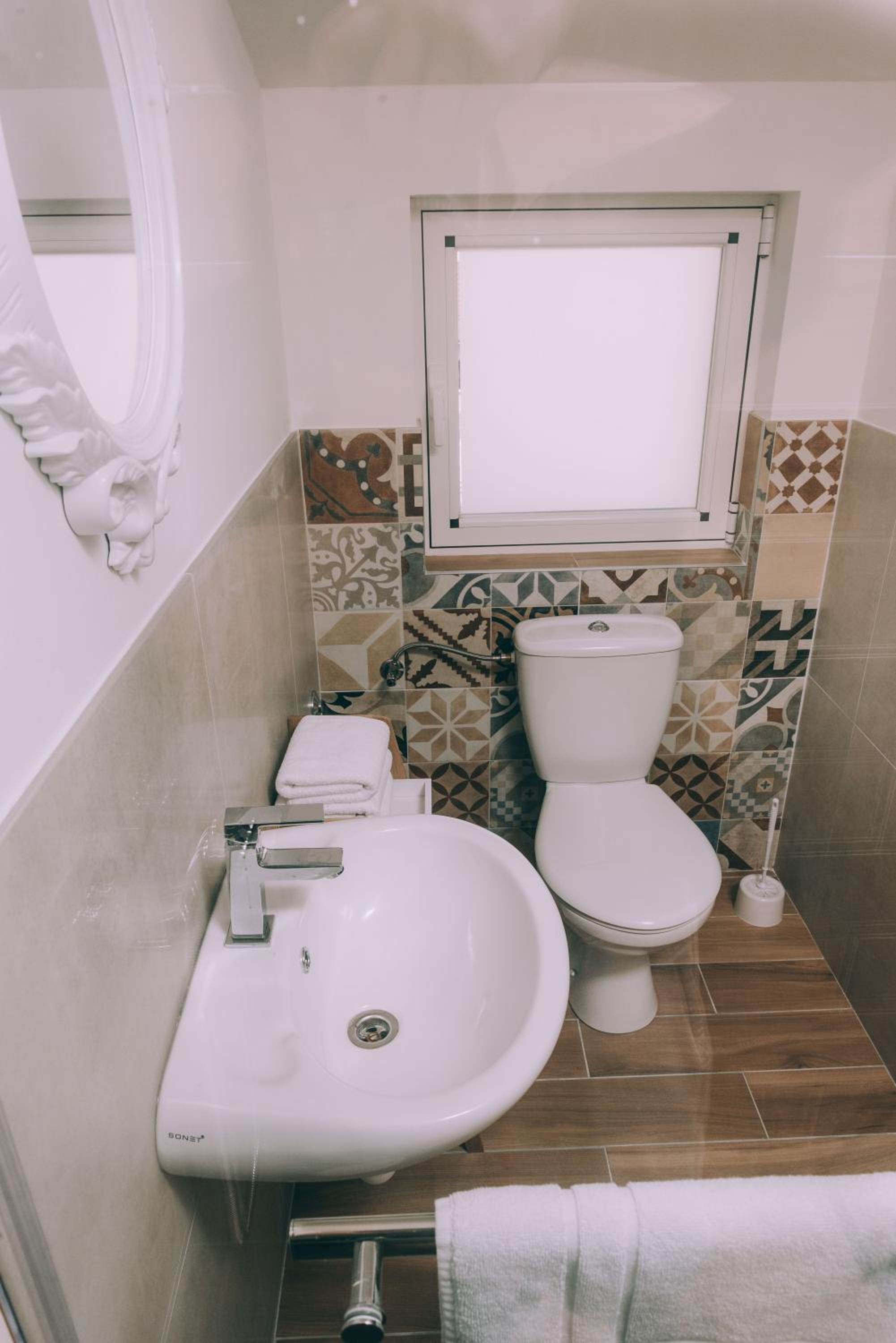 Twin Room with Bathroom - Photo 2