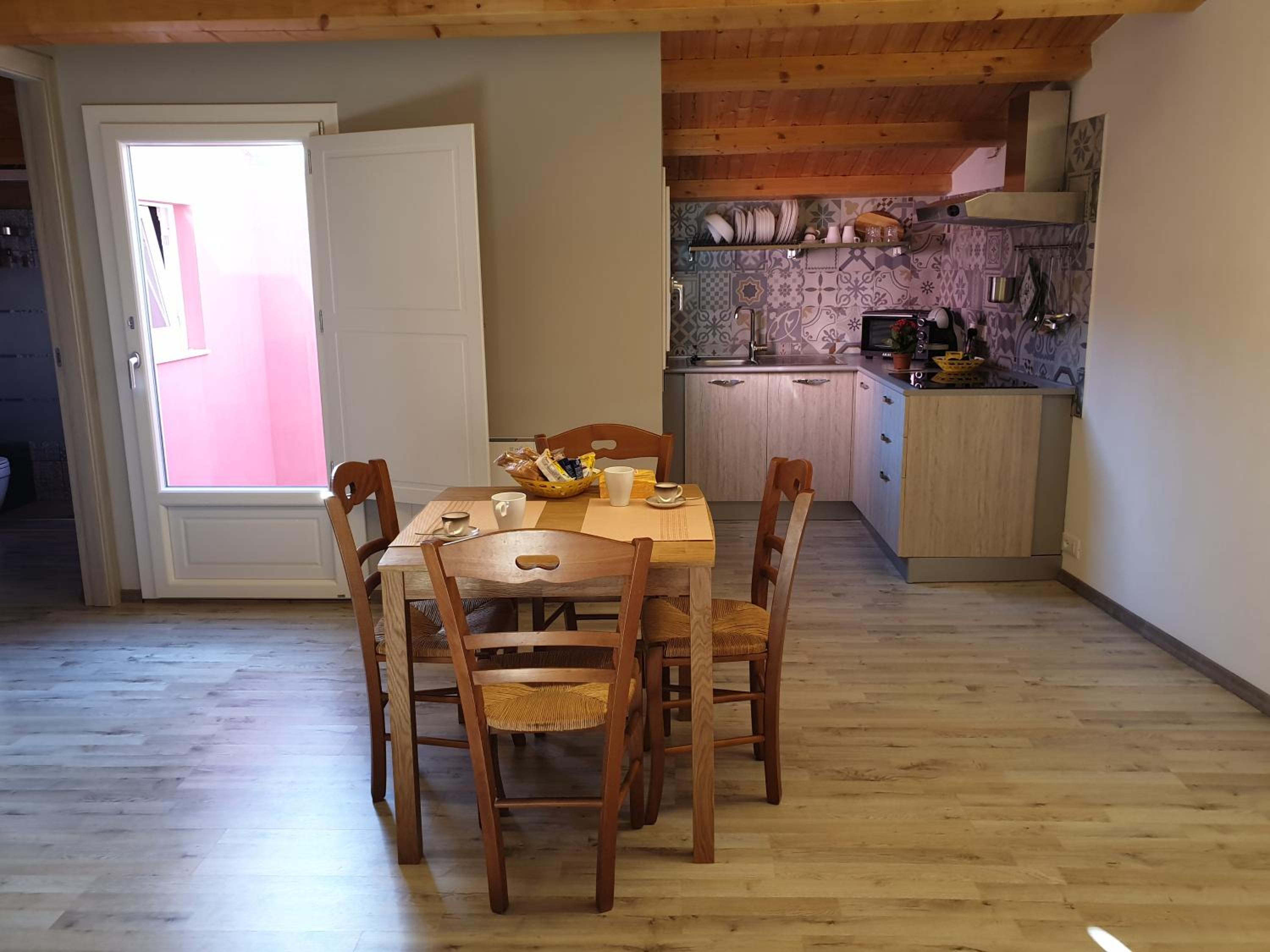 One-Bedroom Apartment - Photo 2