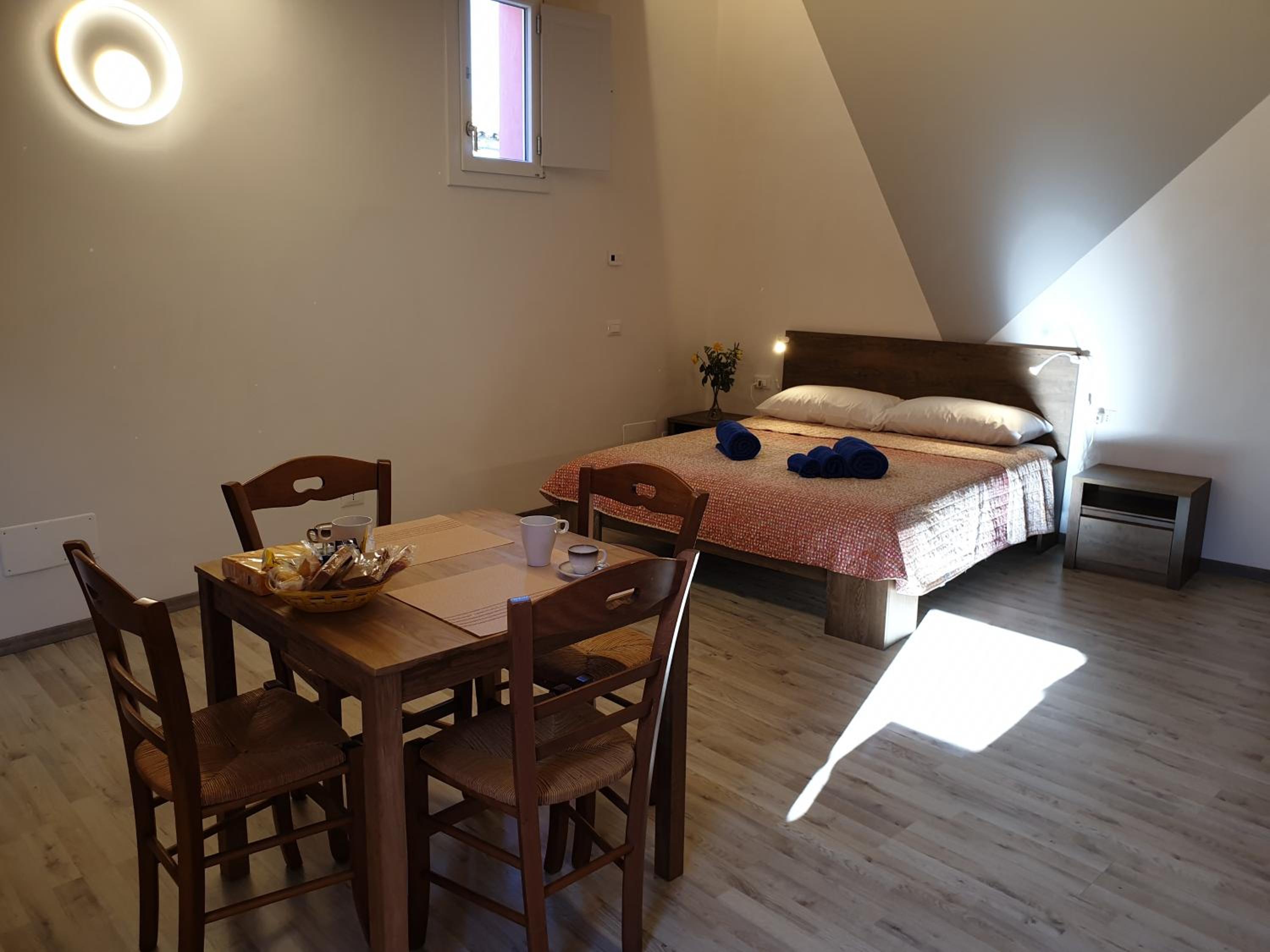 One-Bedroom Apartment - Photo 4
