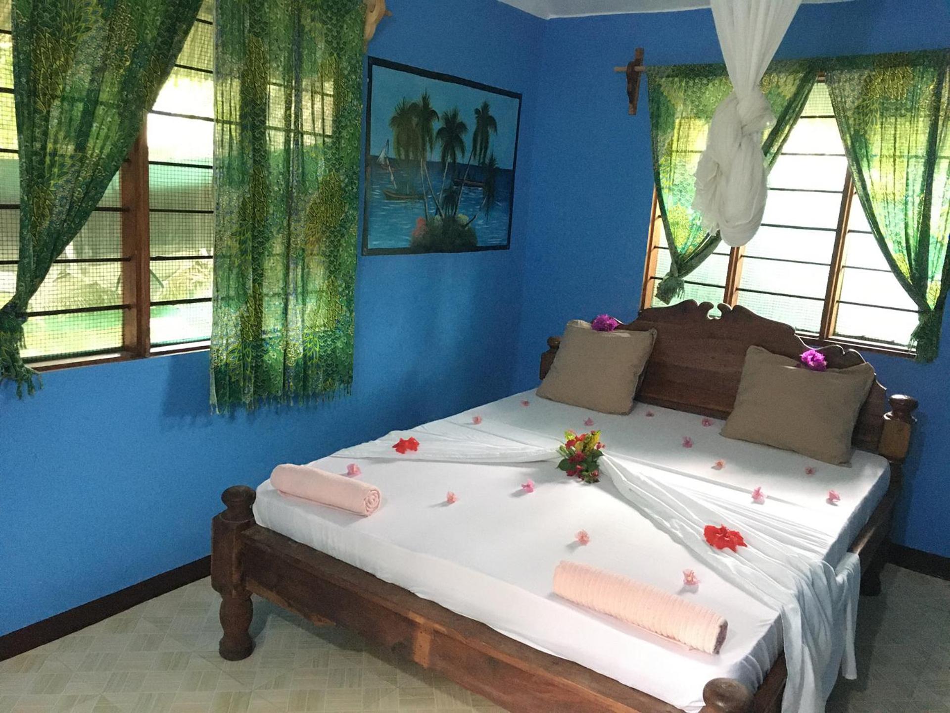 Bungalow with Garden view (9)