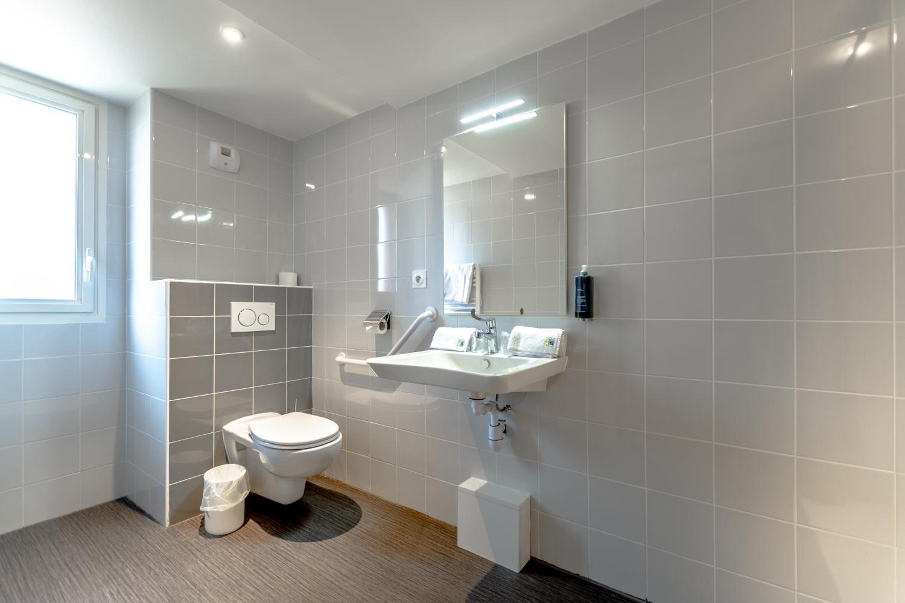 Standard Queen Room - Ground Floor/Non-Smoking - Photo 6