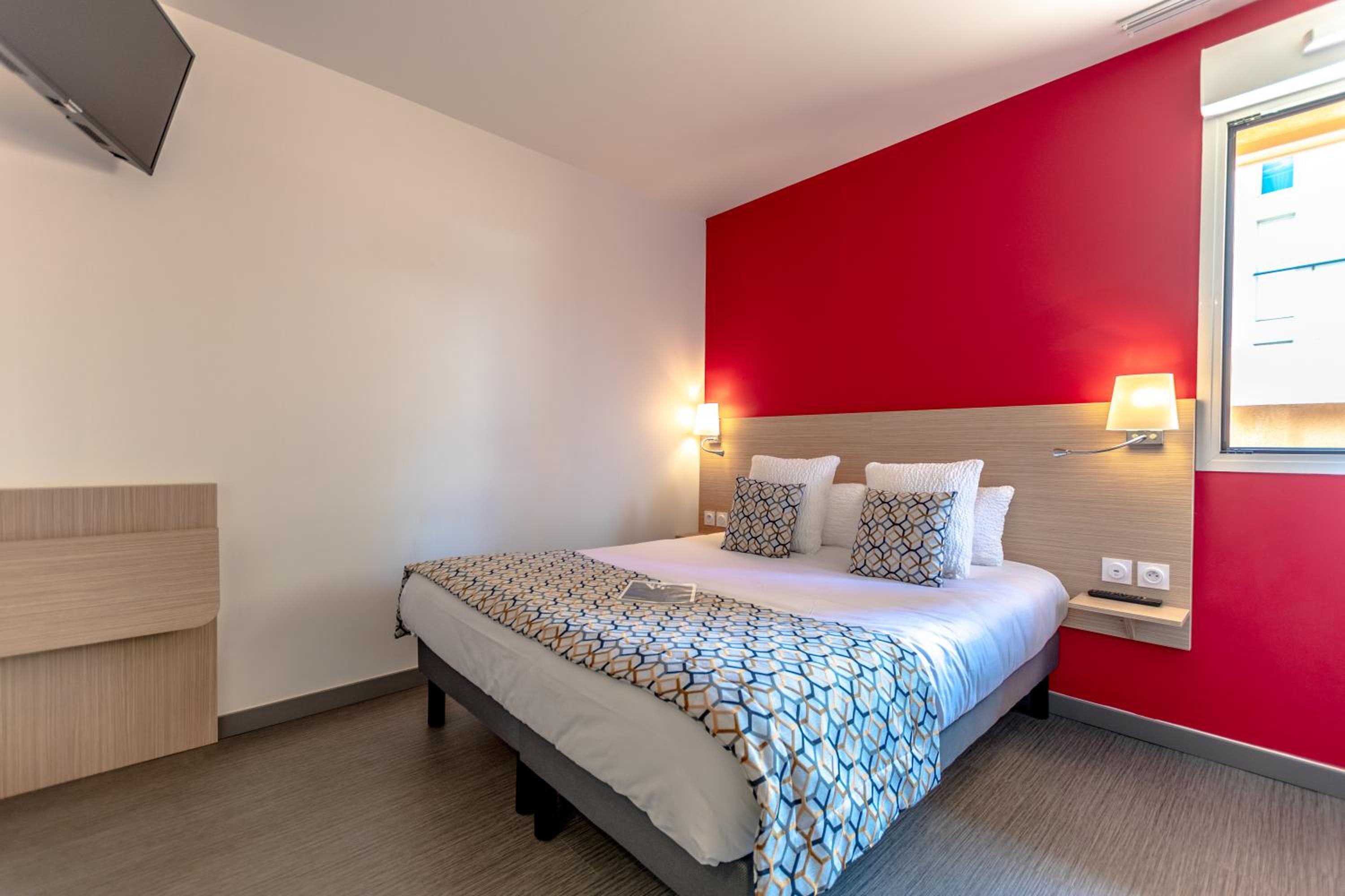 Standard Queen Room - Ground Floor/Non-Smoking - Photo 10