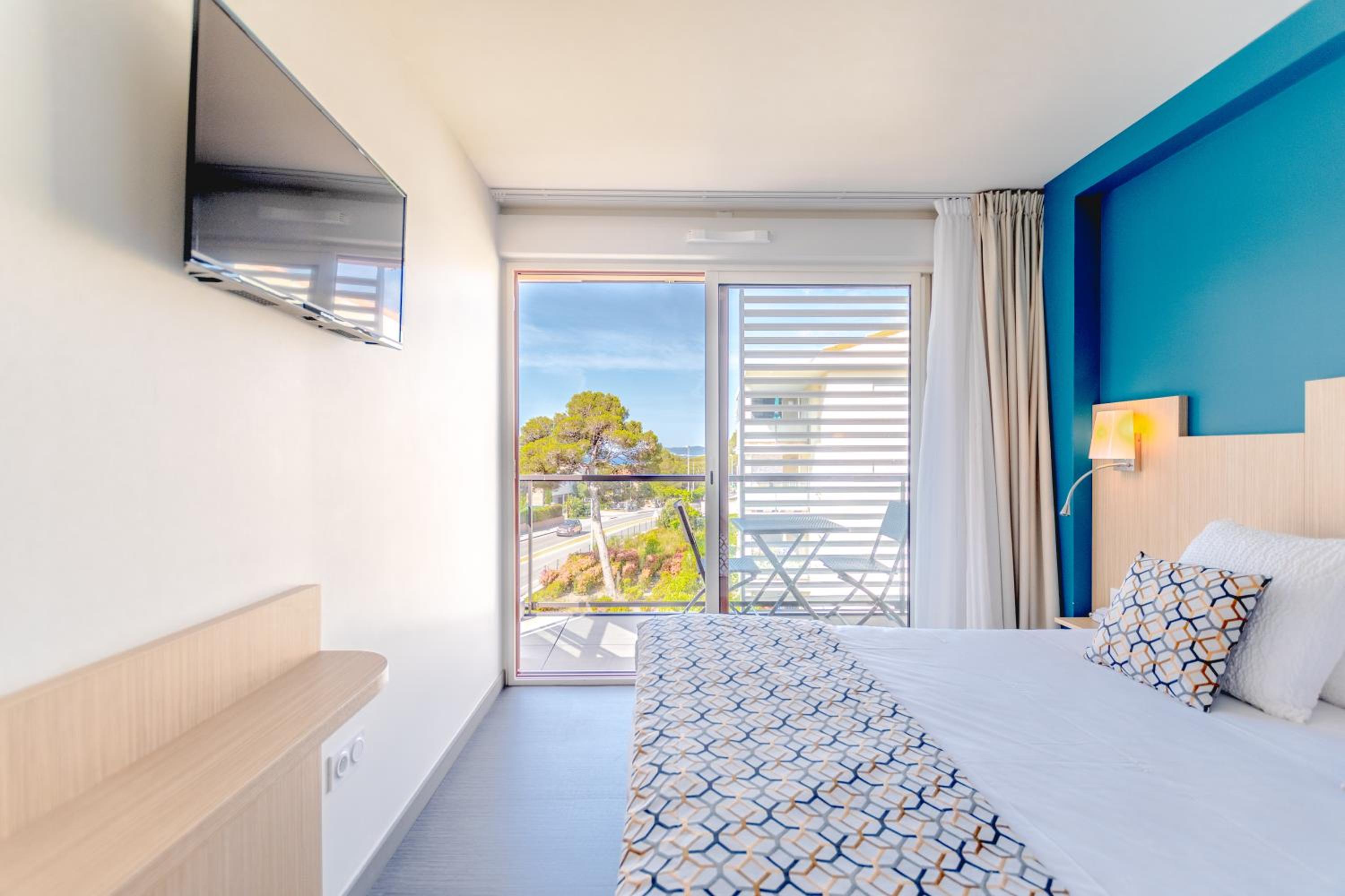 Superior Double Room with Balcony - Photo 7