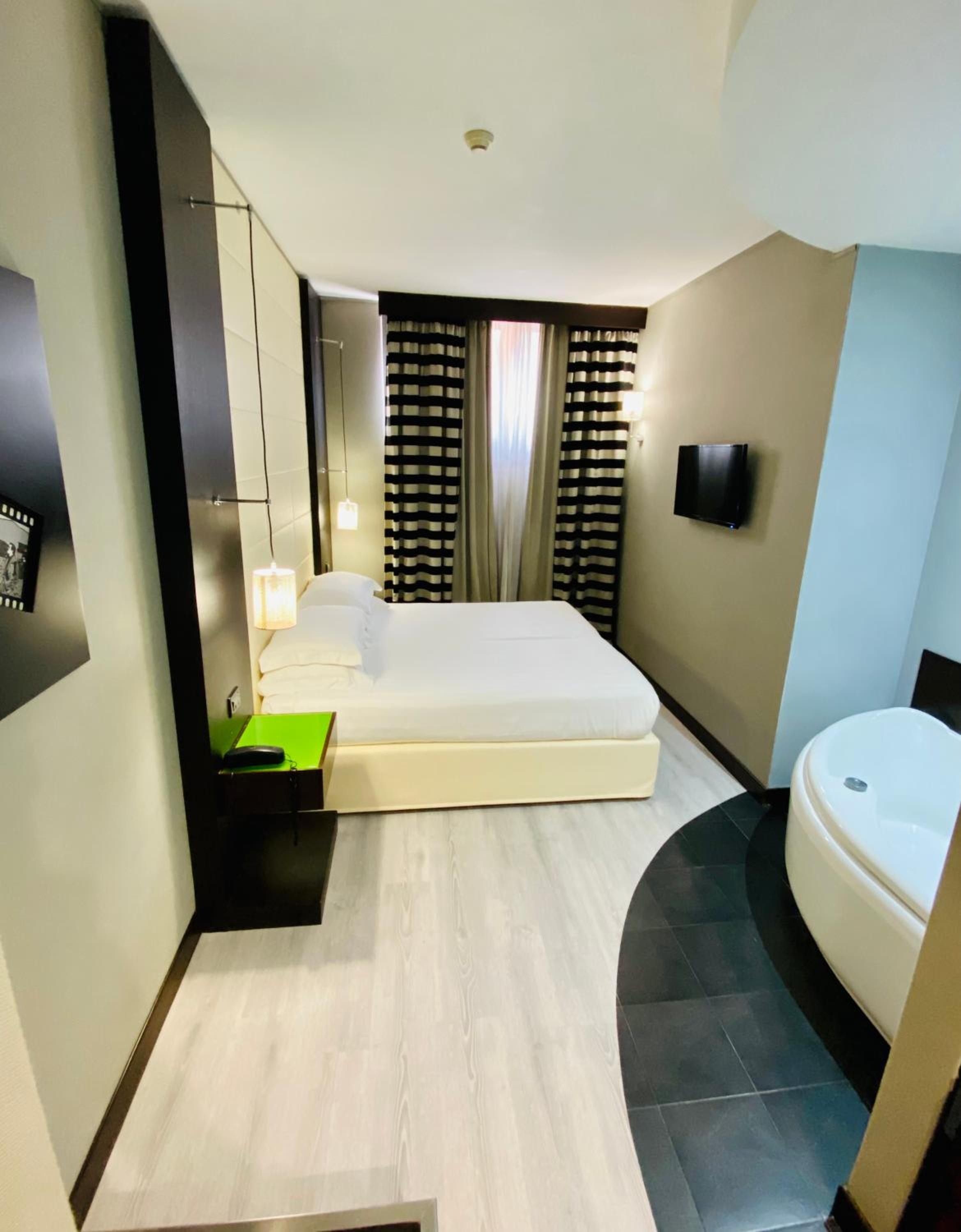 Deluxe Queen Room