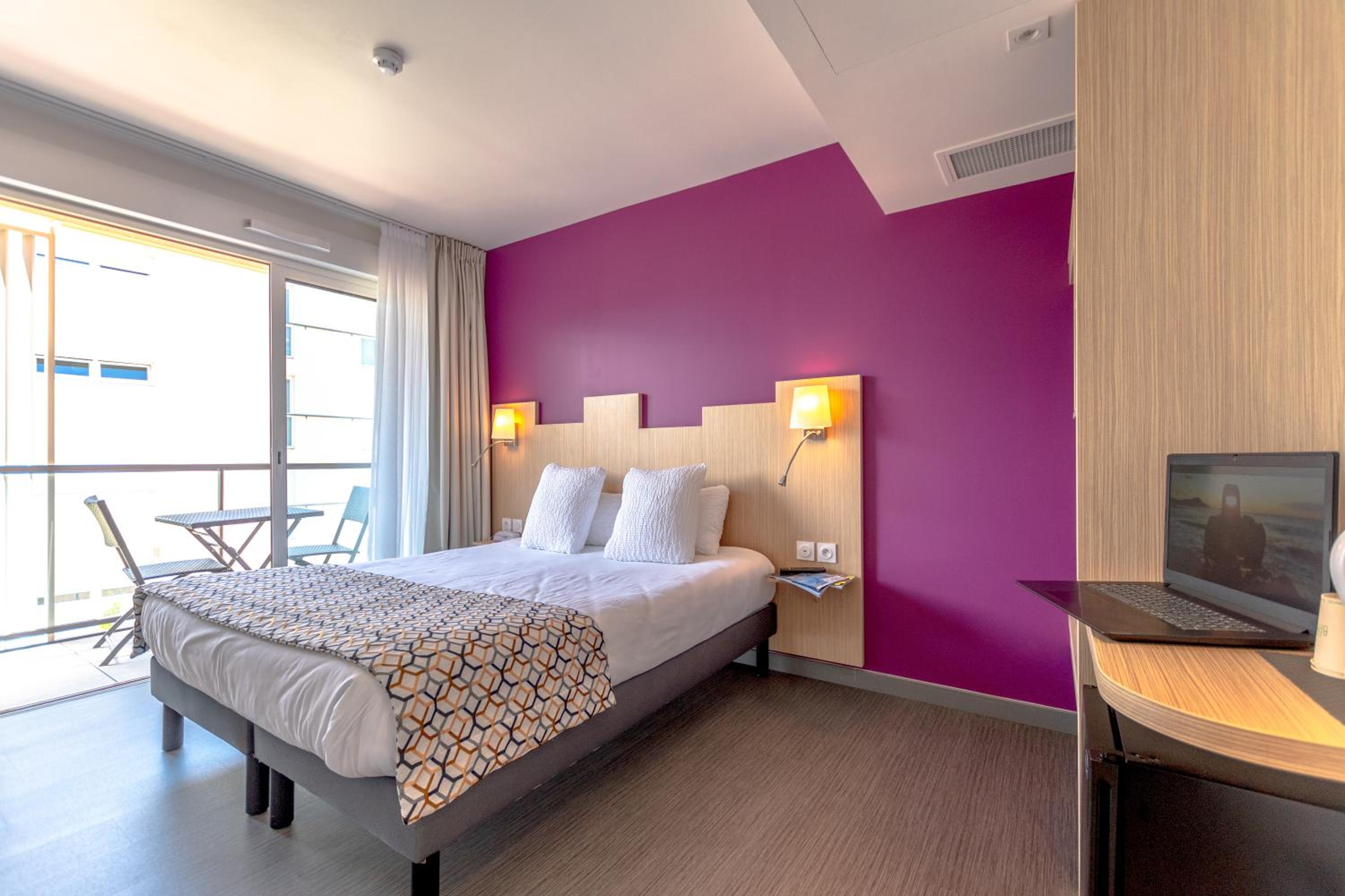 Double Room with Balcony - Photo 7