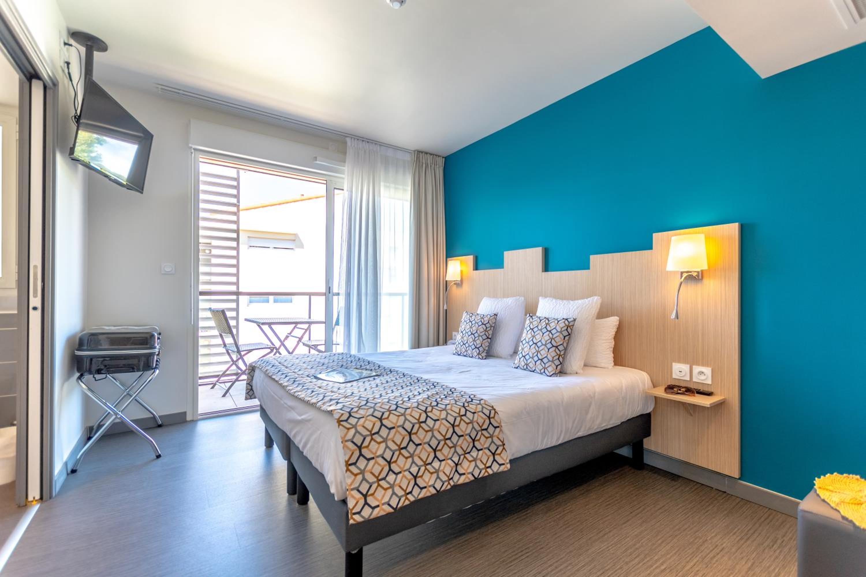 Superior Double Room with Balcony - Photo 1