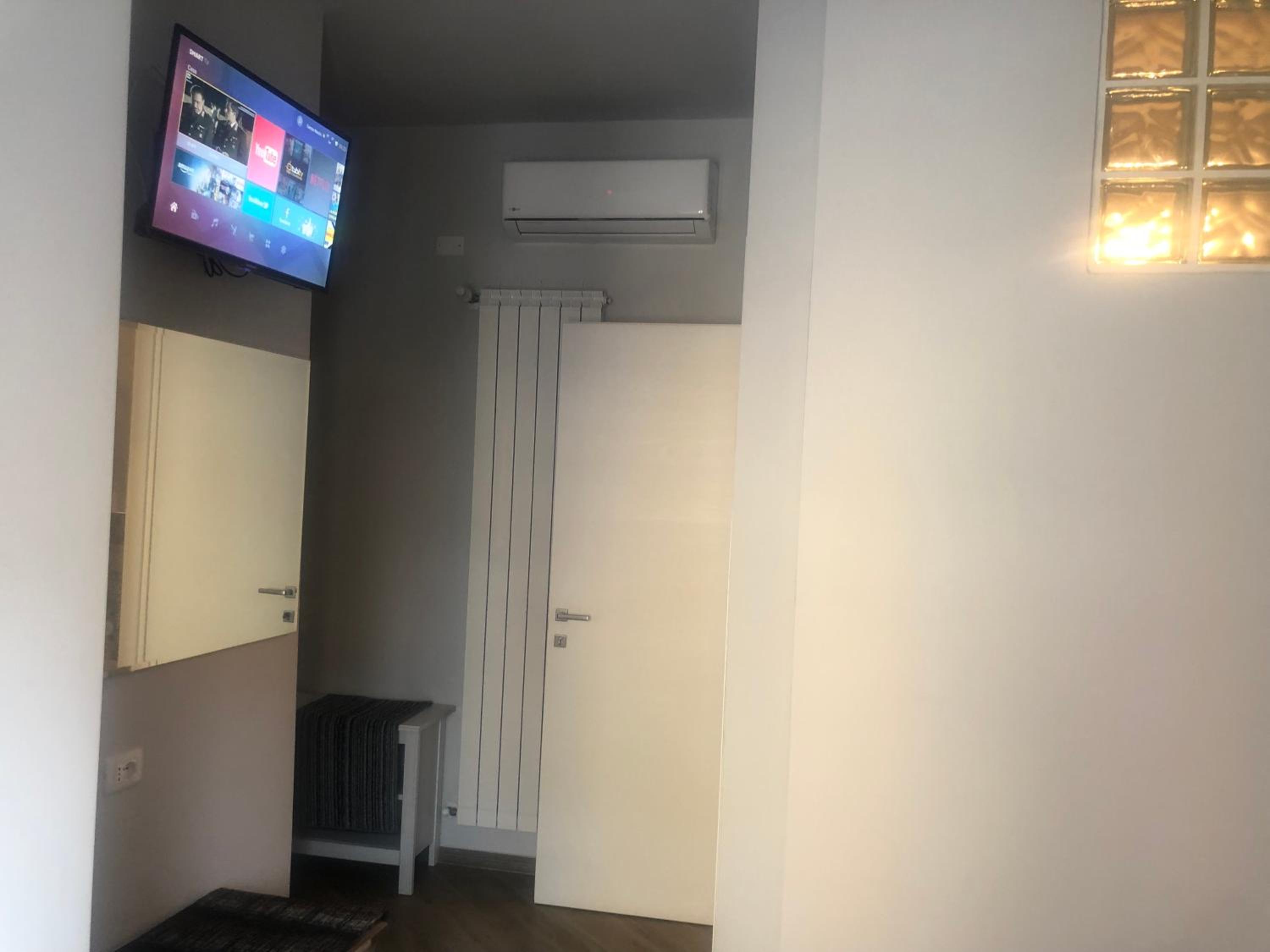 Double Room with Private Bathroom - Photo 11