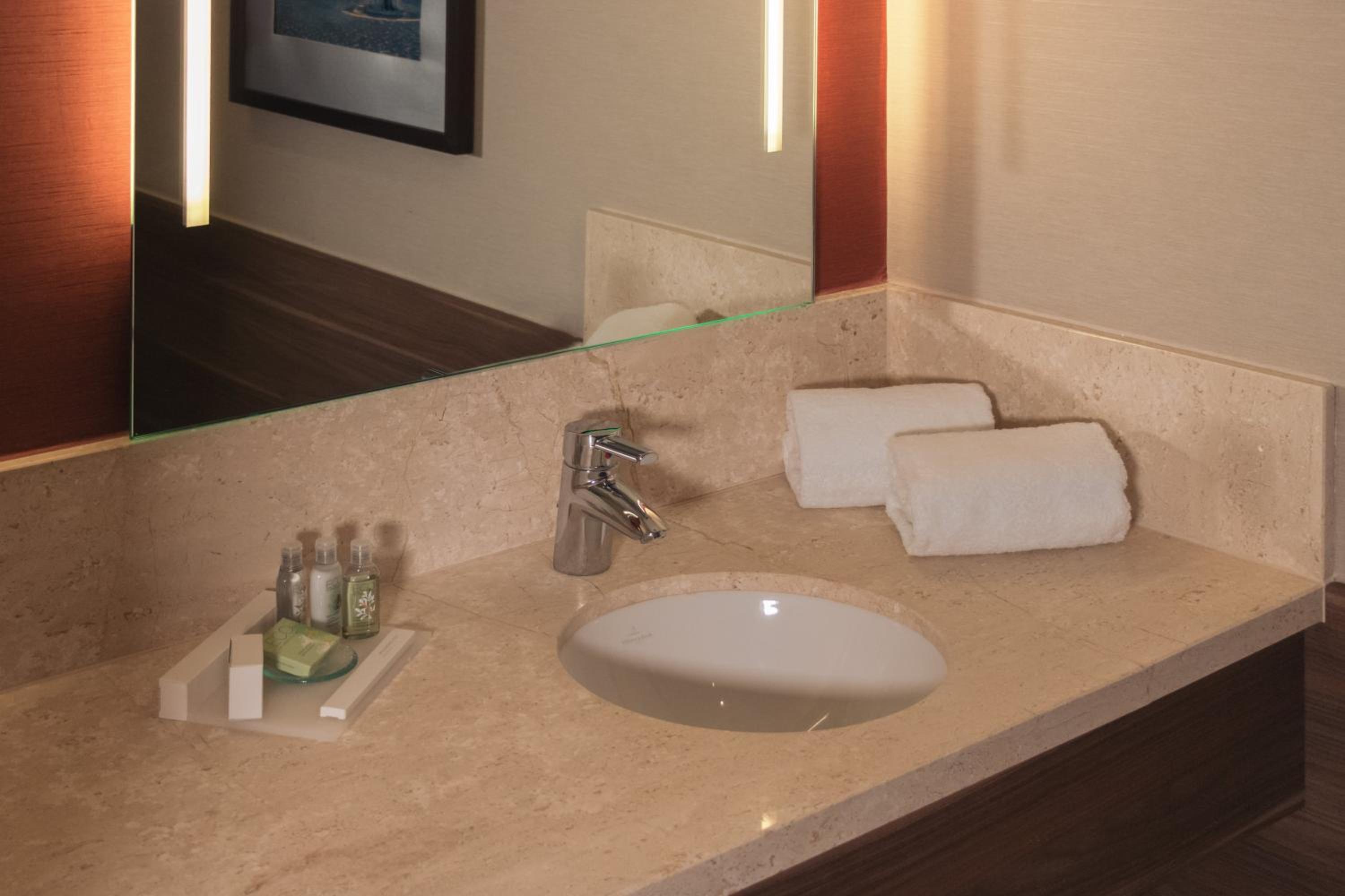 1 King bed Crowne Plaza Suite