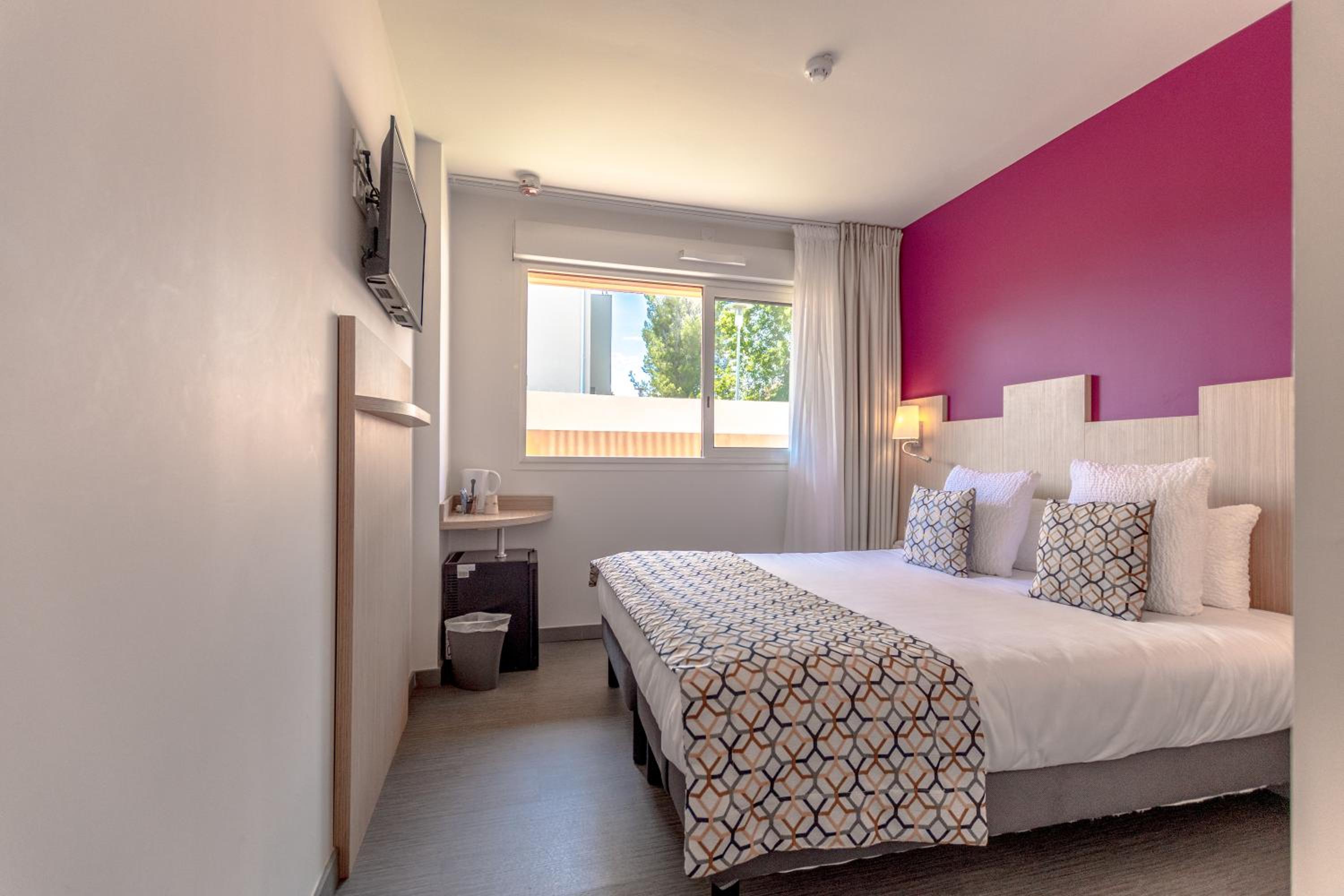 Standard Queen Room - Ground Floor/Non-Smoking - Photo 11