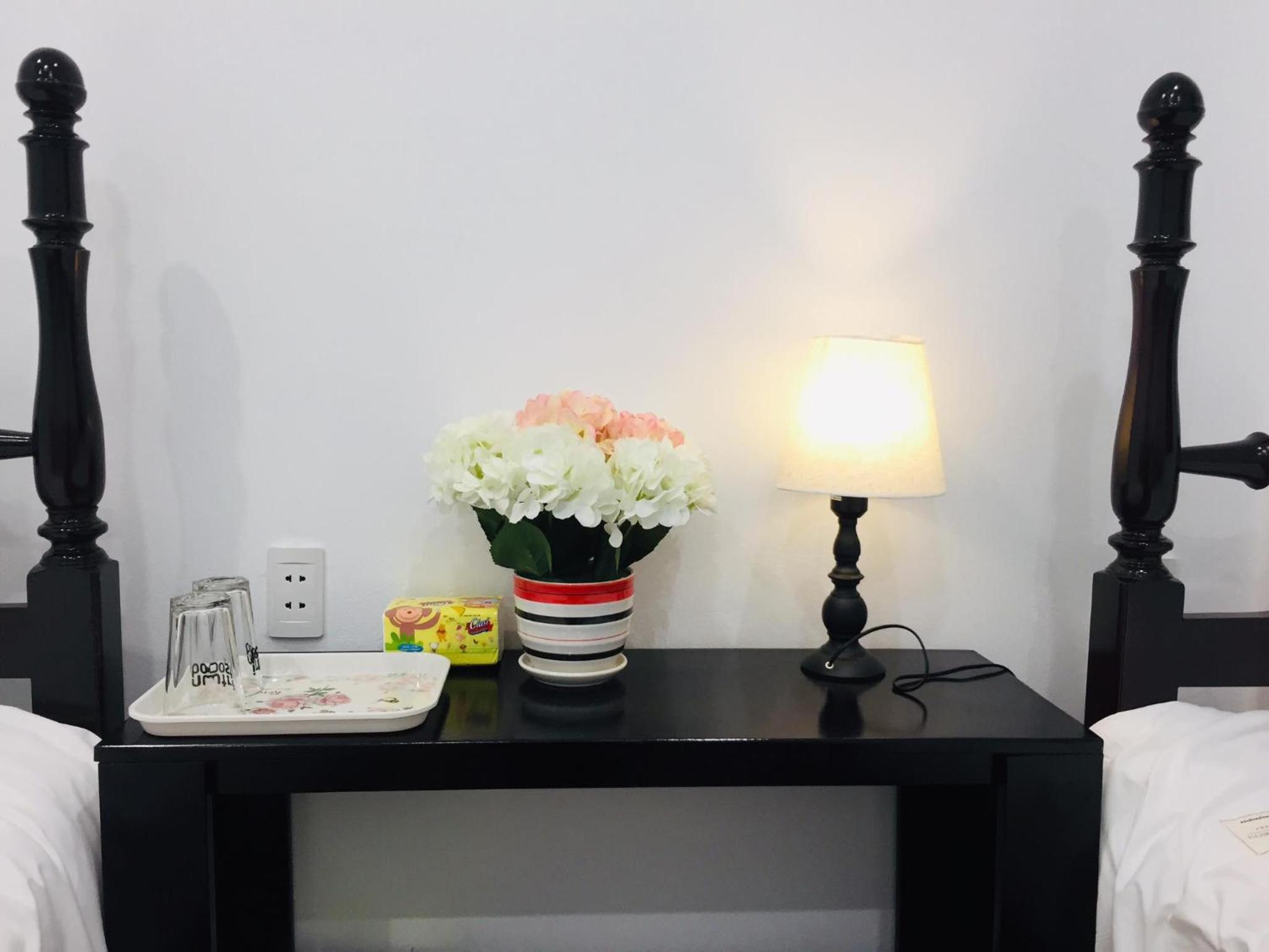 Twin Room with Private Bathroom - Photo 5