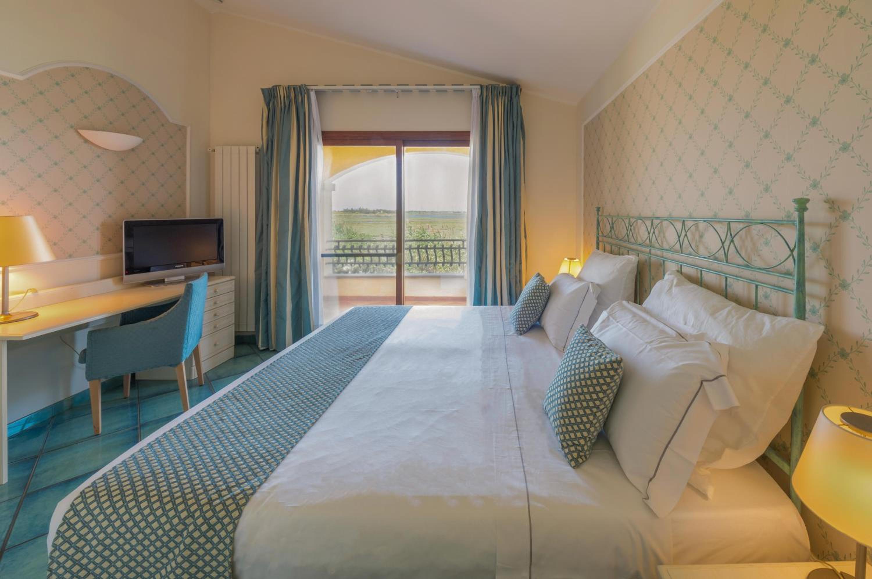 Junior Suite with Balcony photo 3