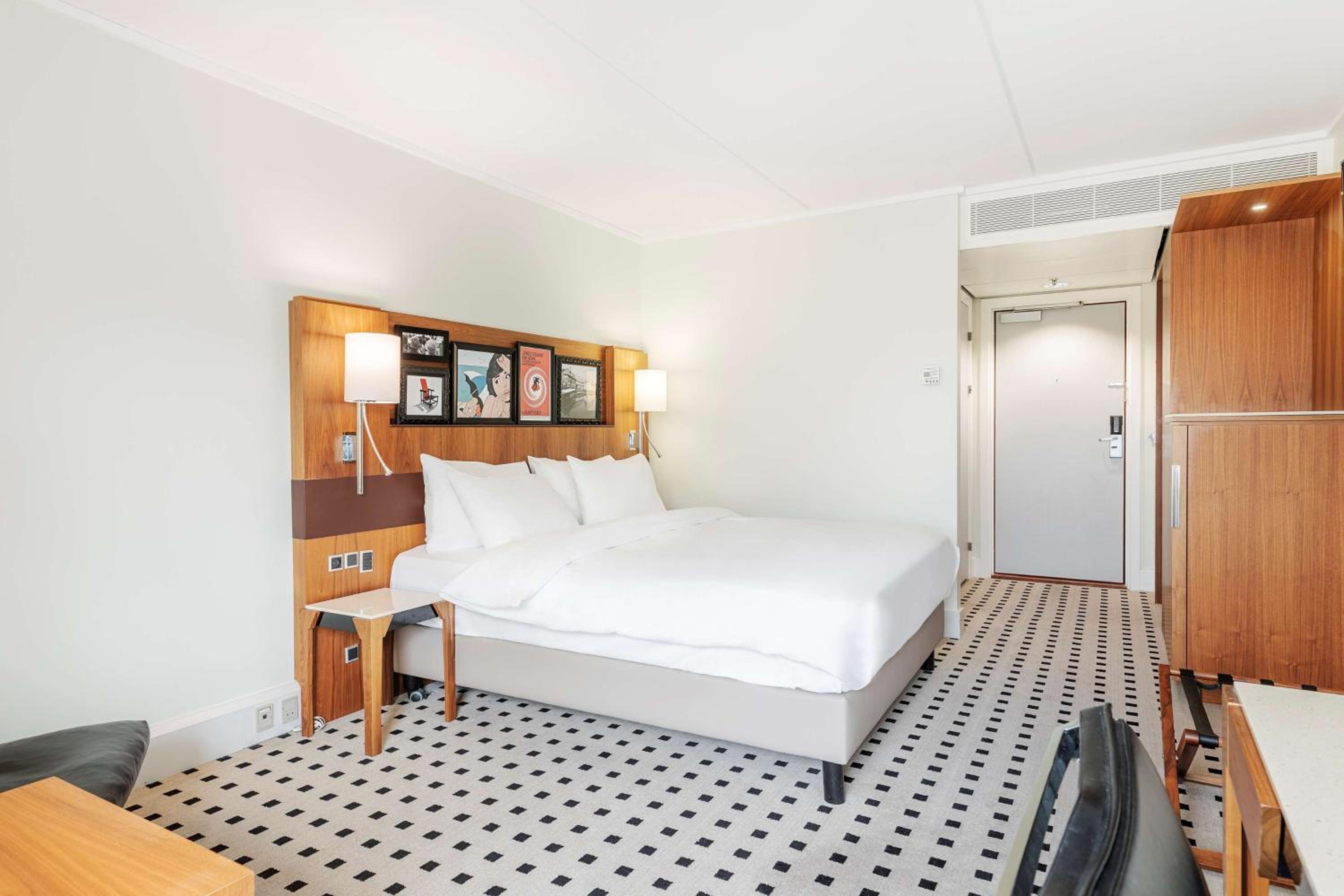 Standard Room thumbnail 5