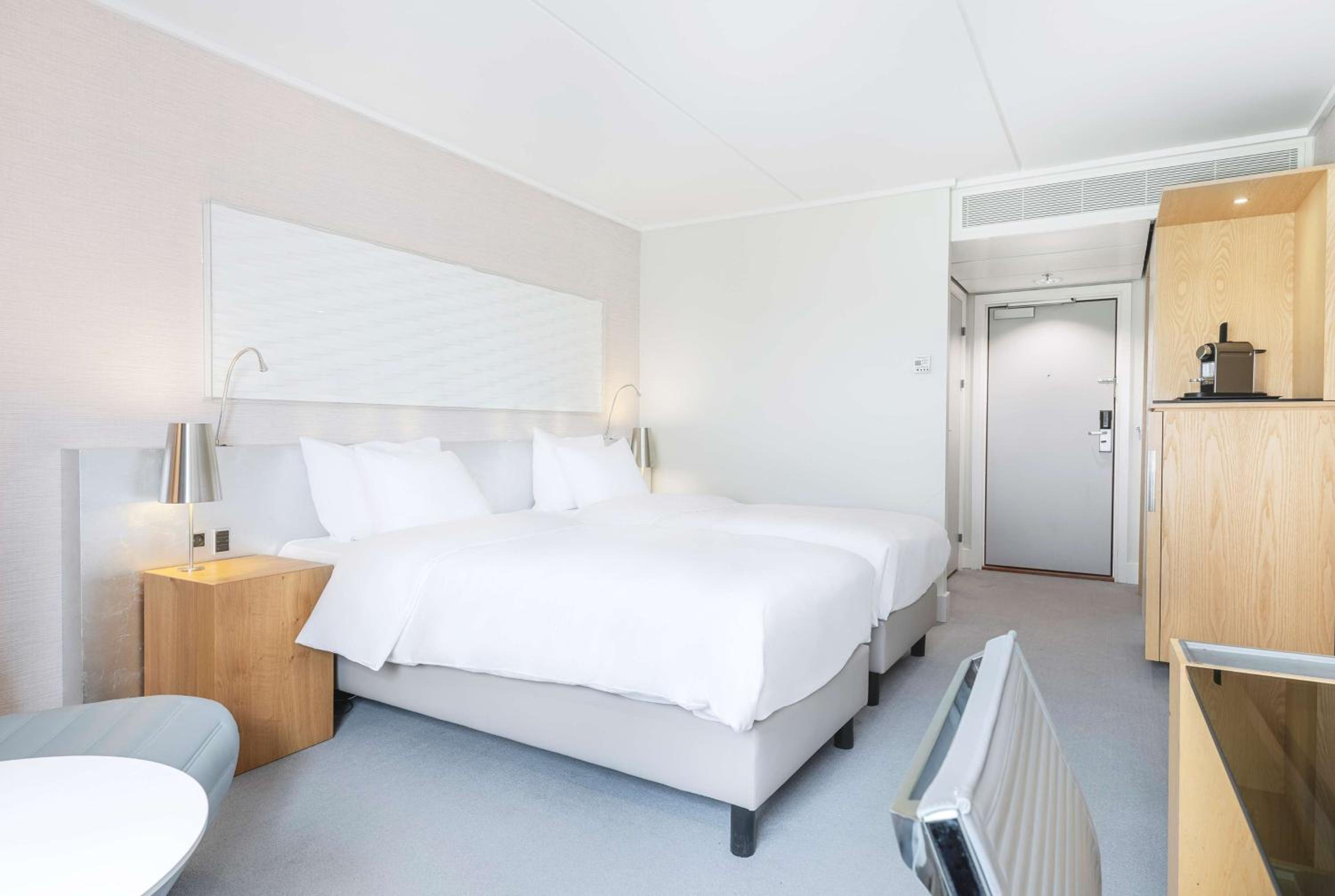 Superior Room with City View - High Floor - Photo 13