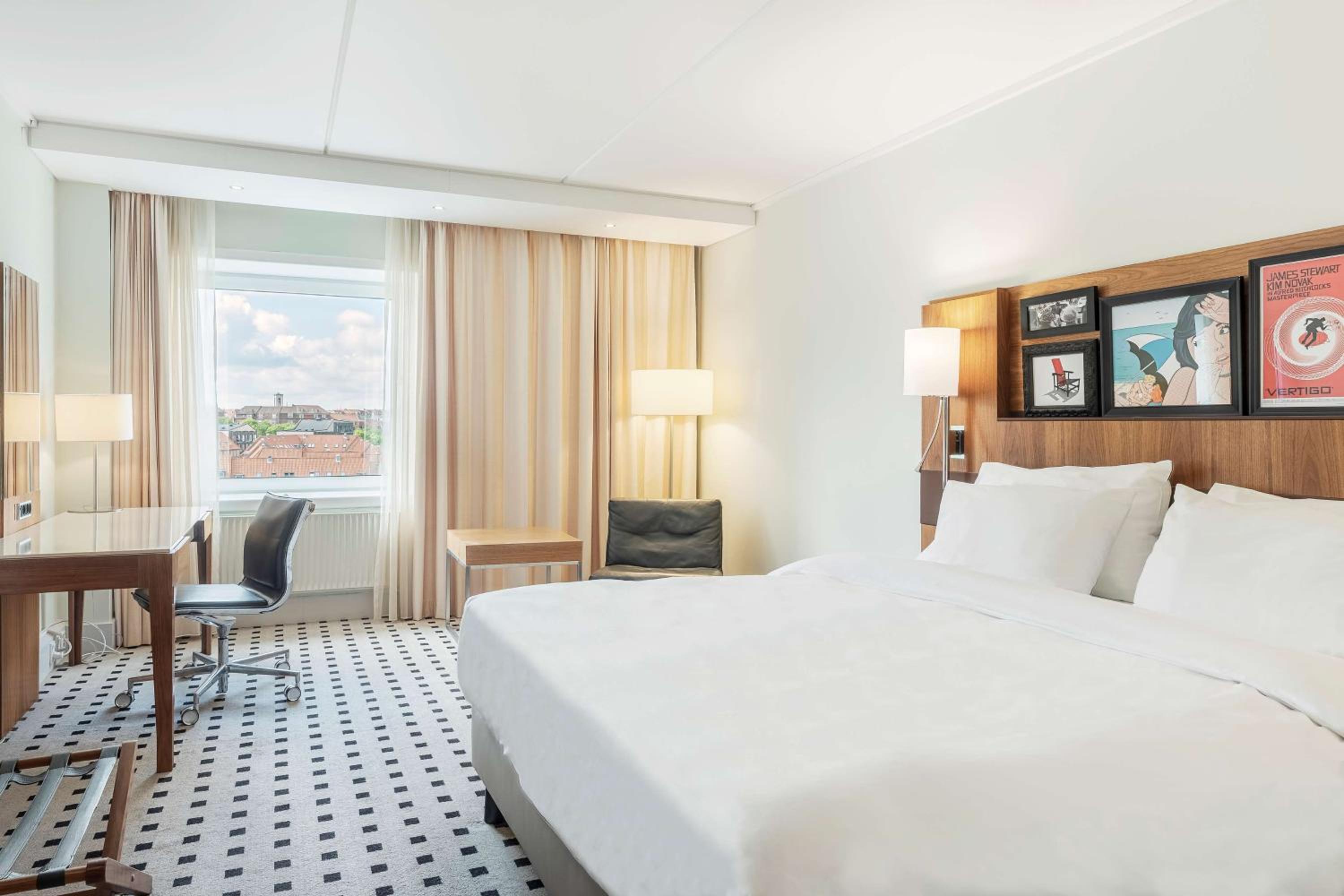 Standard Room thumbnail 6