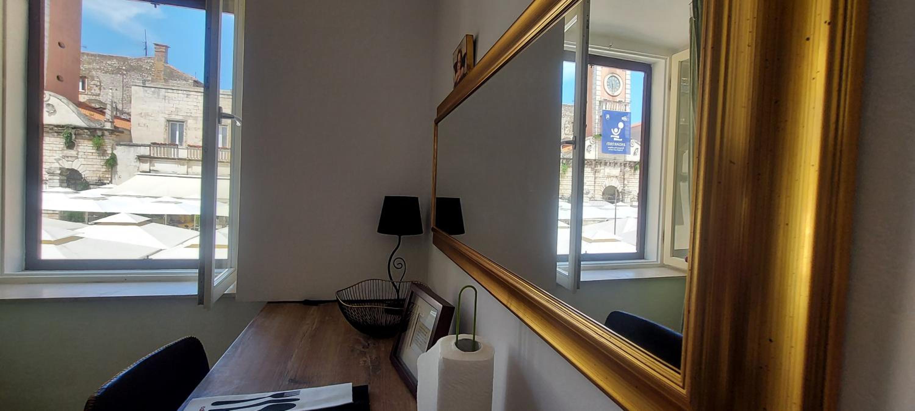 Studio with City View - Photo 24