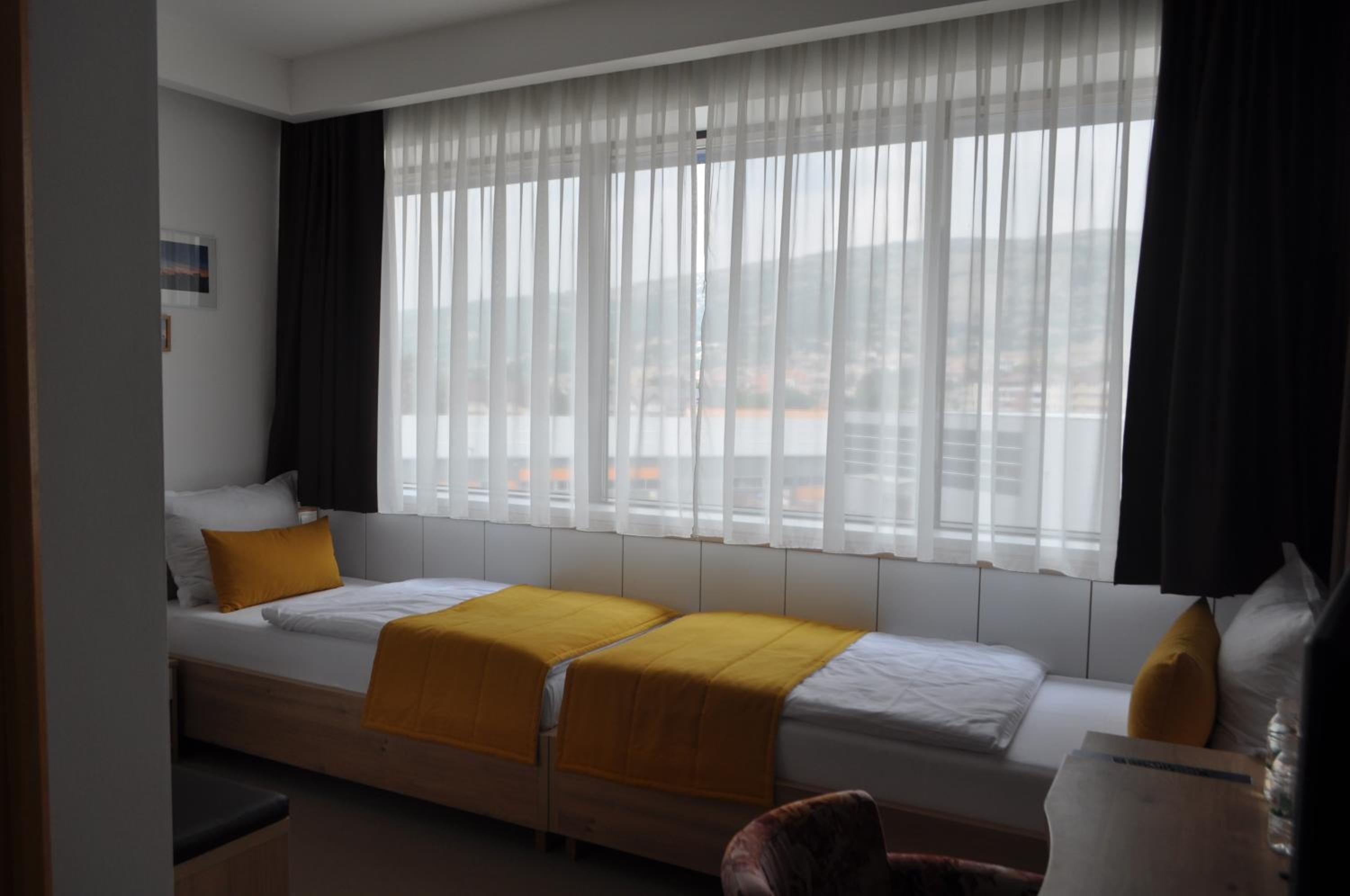Economy Twin Room photo 3