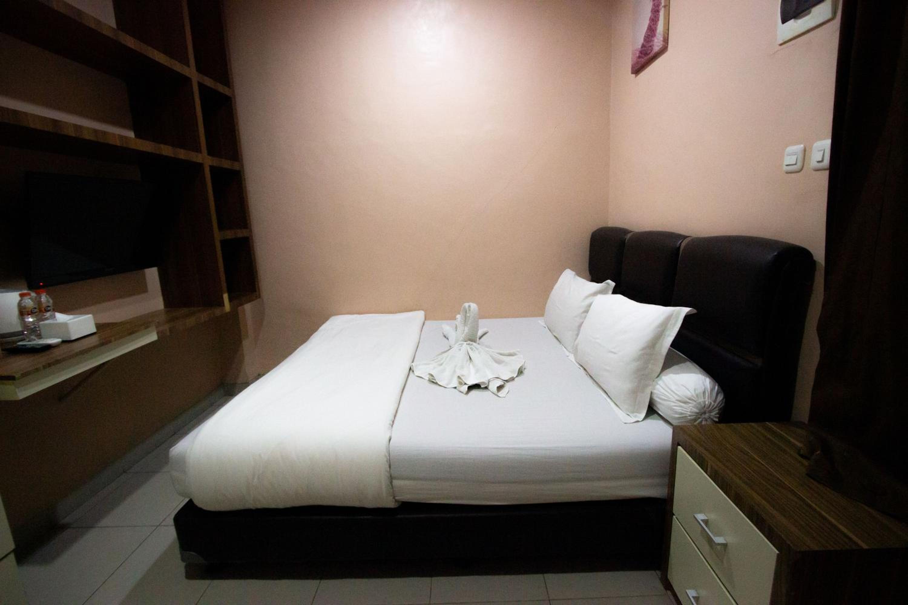Deluxe Double Room - Photo 10