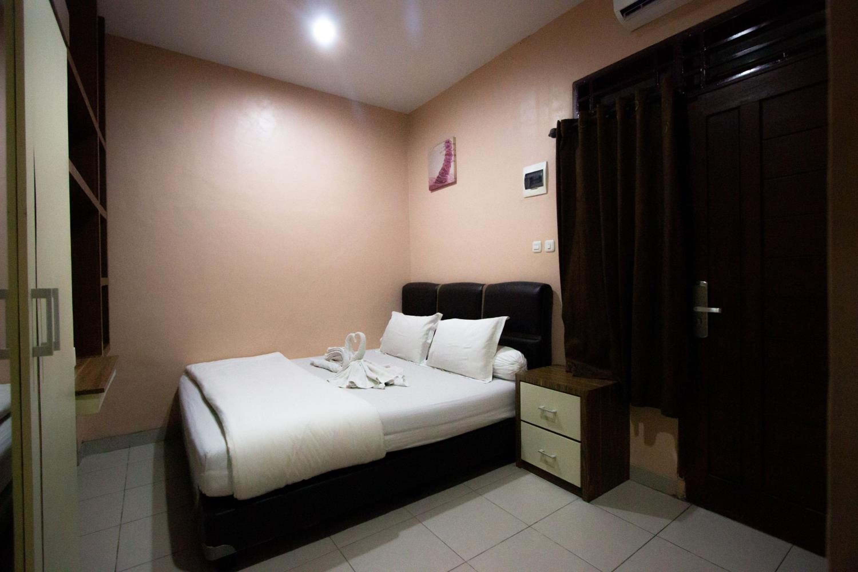 Deluxe Double Room - Photo 9