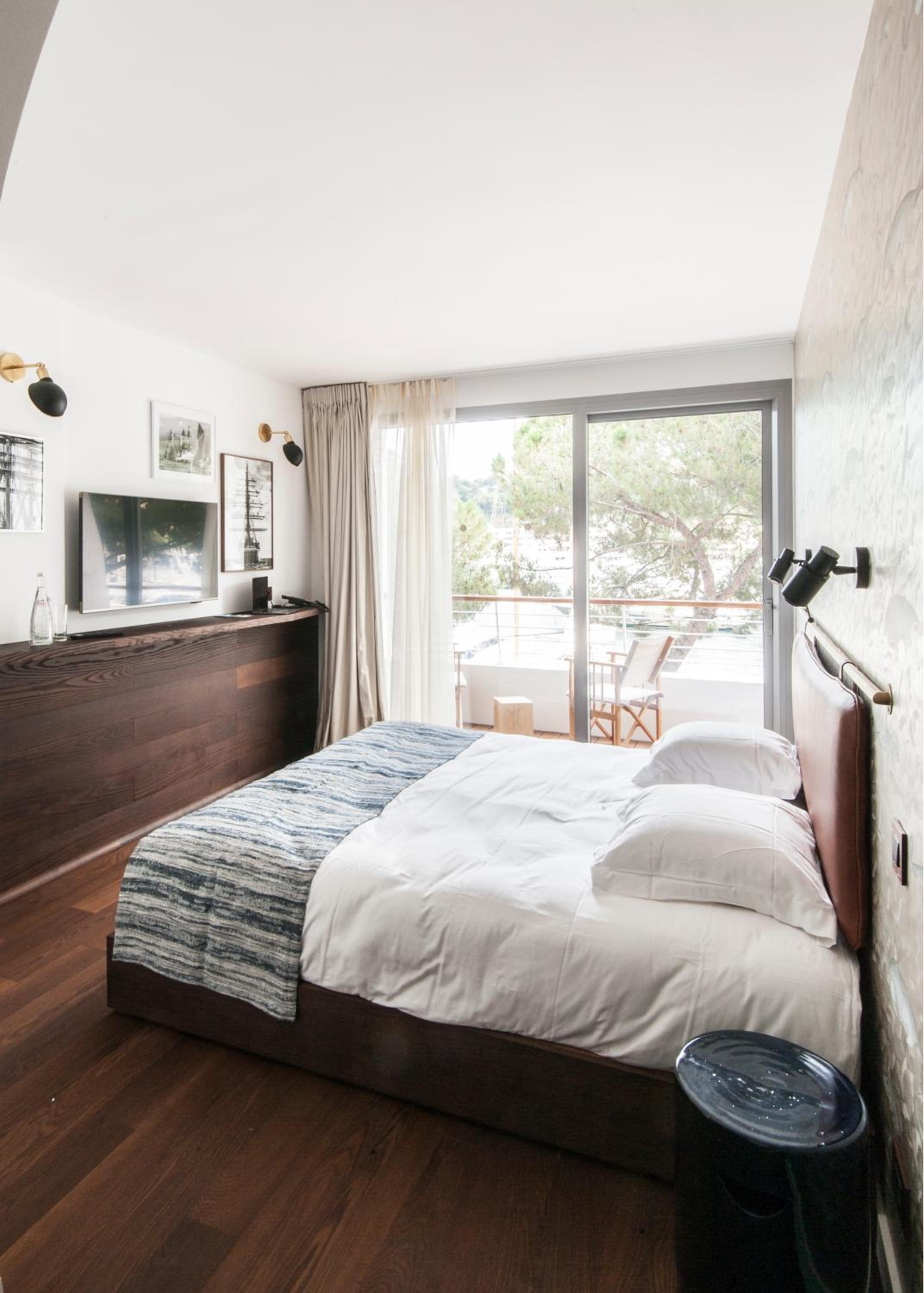 Double Room with Balcony and Sea View