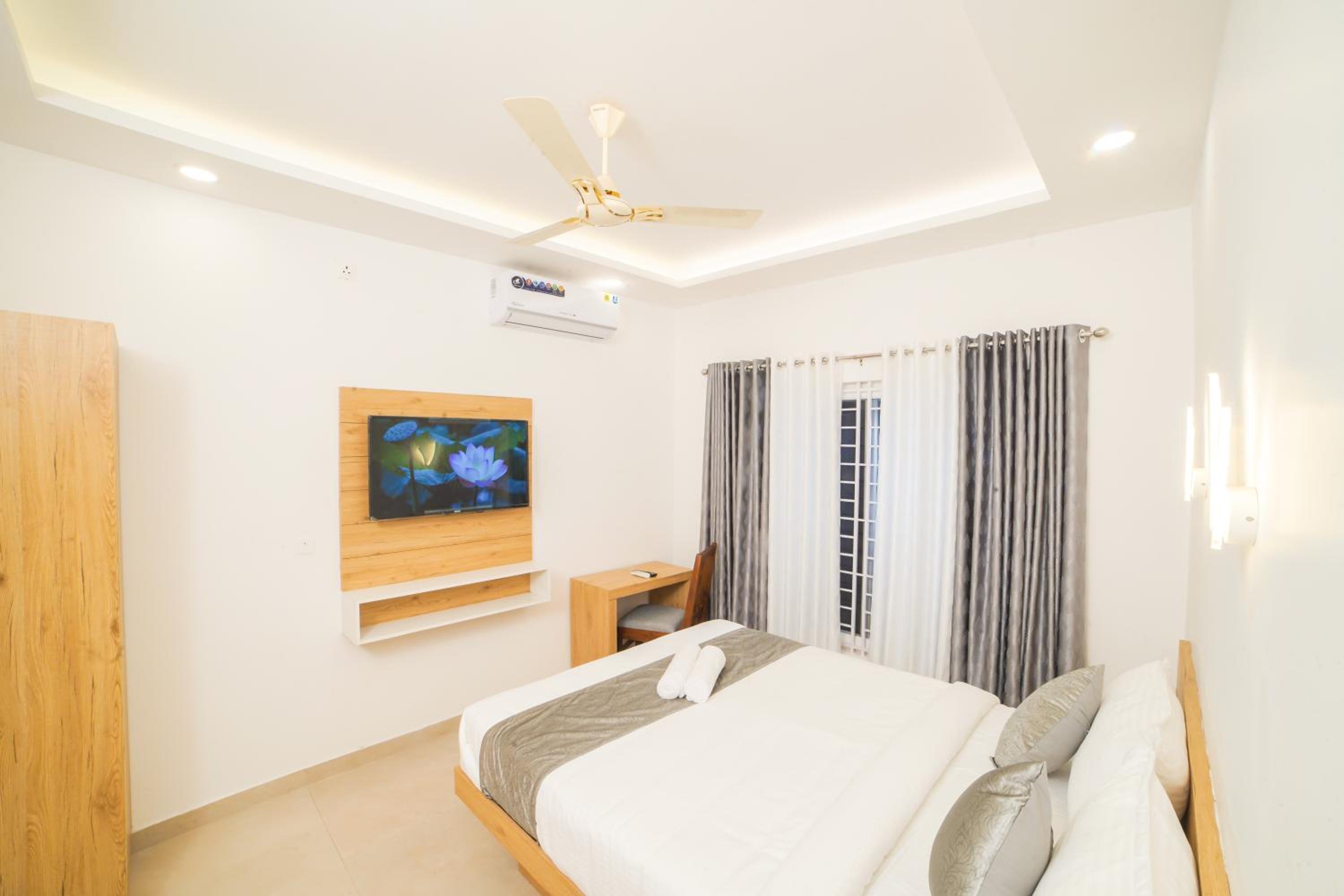Deluxe Double Room - Photo 1