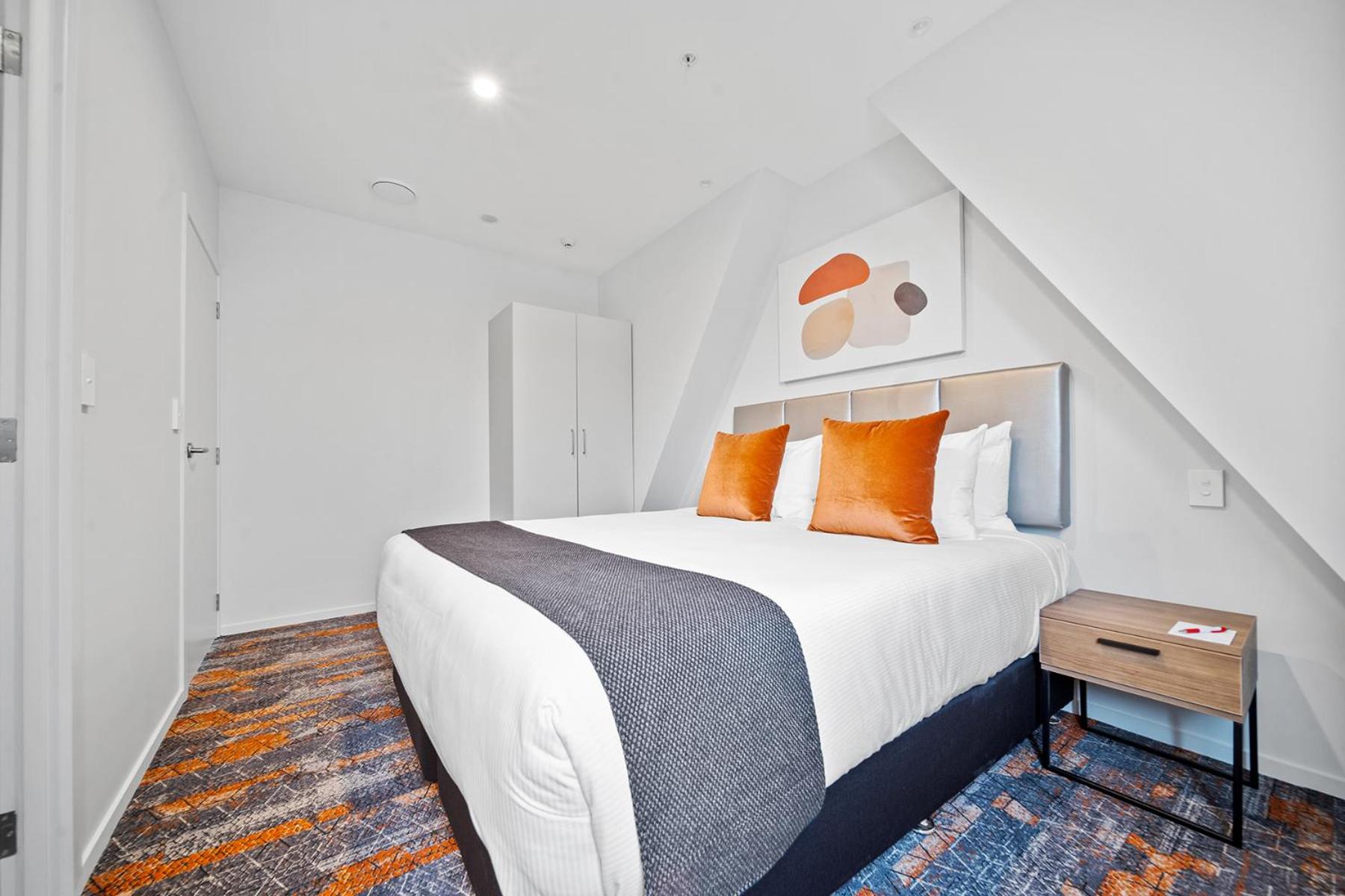 One-Bedroom King Apartment with Kitchenette - Non-Motorway Facing