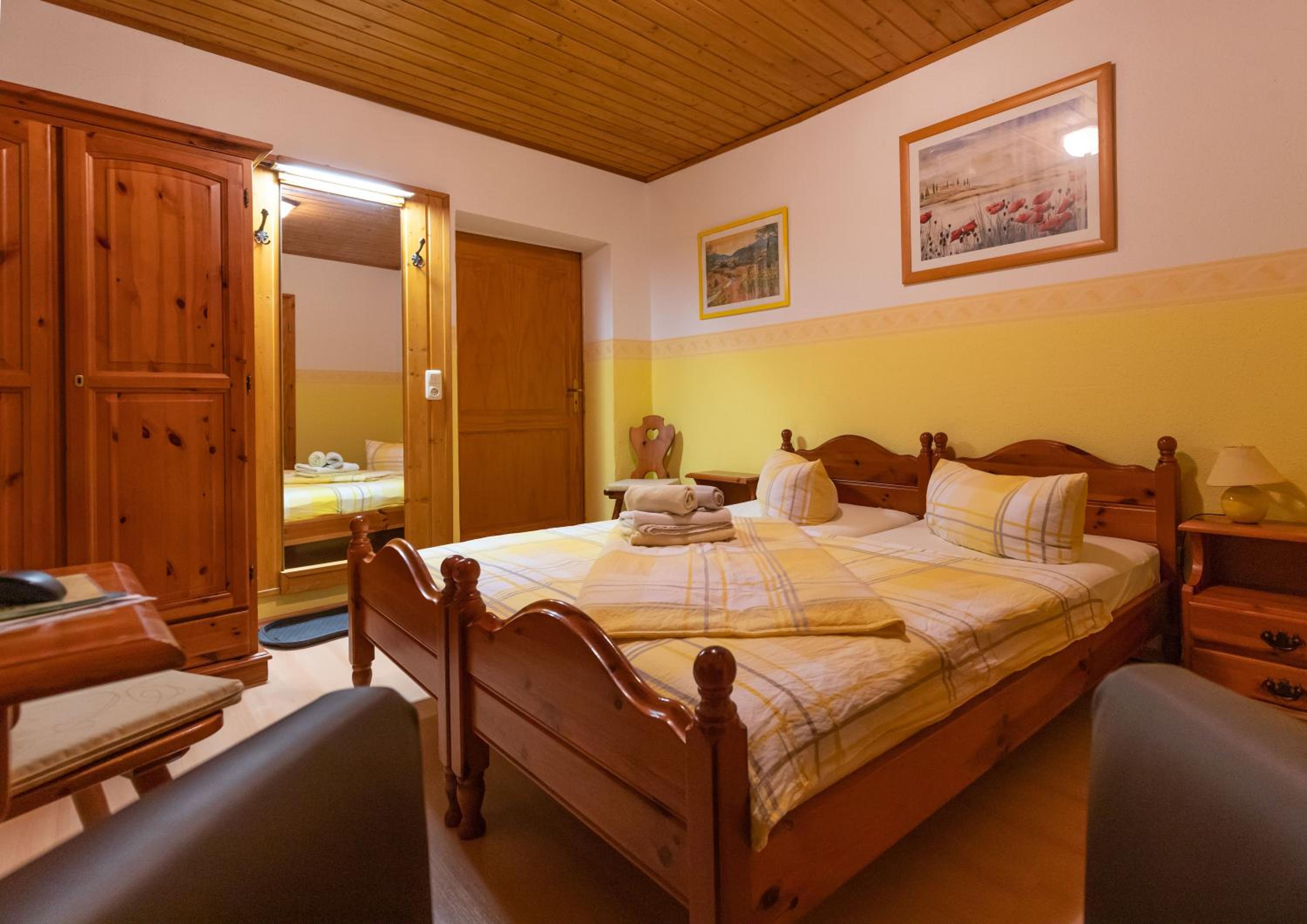 Double Room - Photo 5
