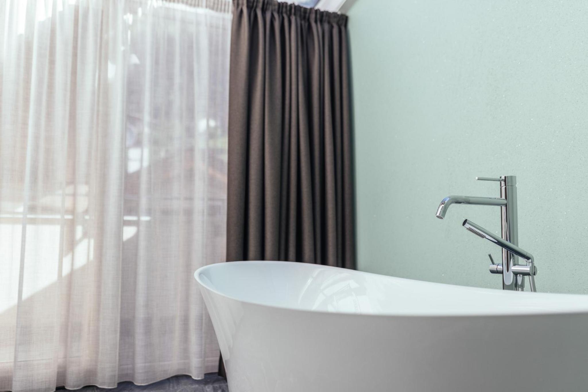 Deluxe Suite with Spa Bath photo 2