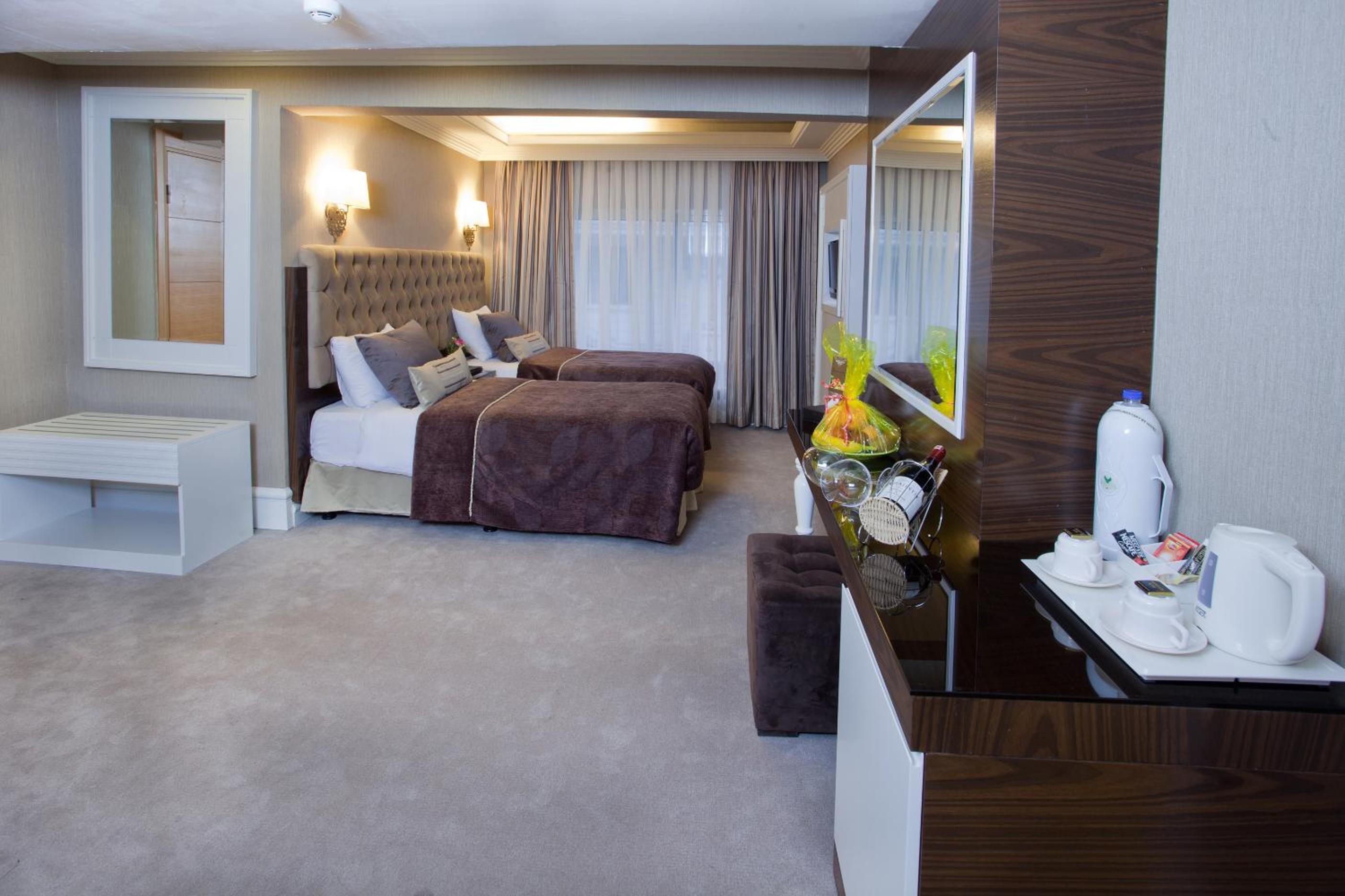 Corner Suite photo 3