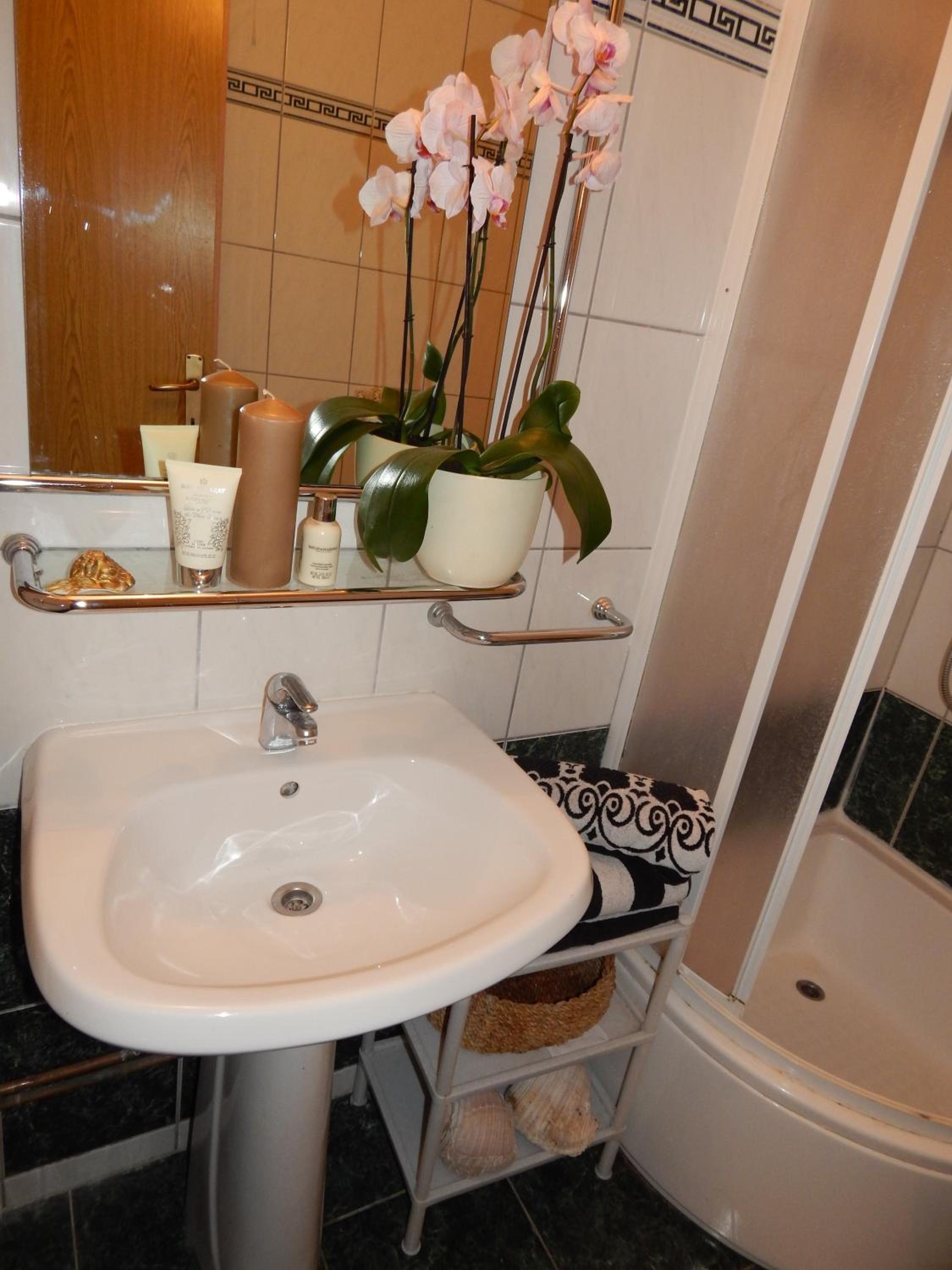 Two-Bedroom Apartment with Balcony and Sea View photo 3