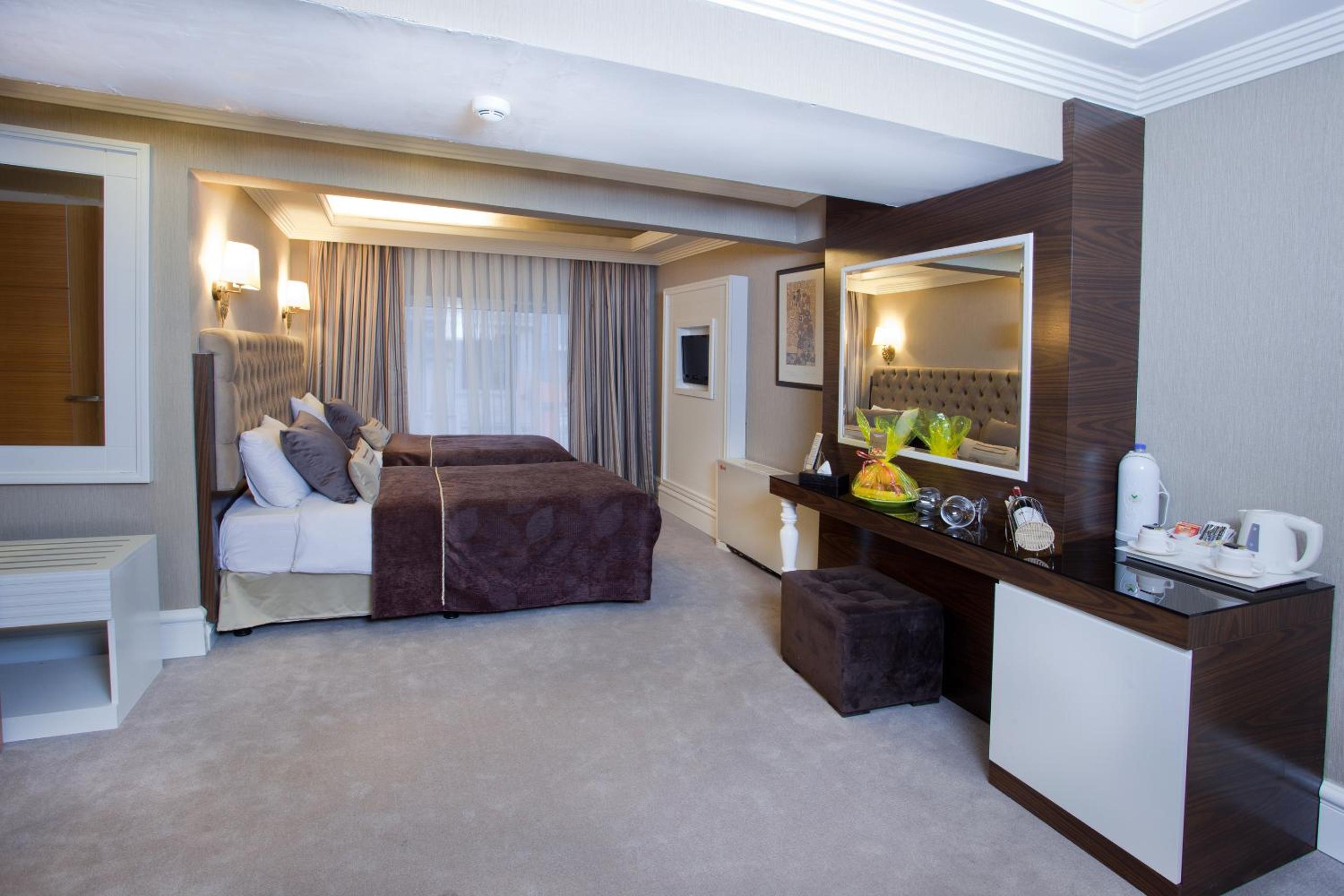 Corner Suite photo 1