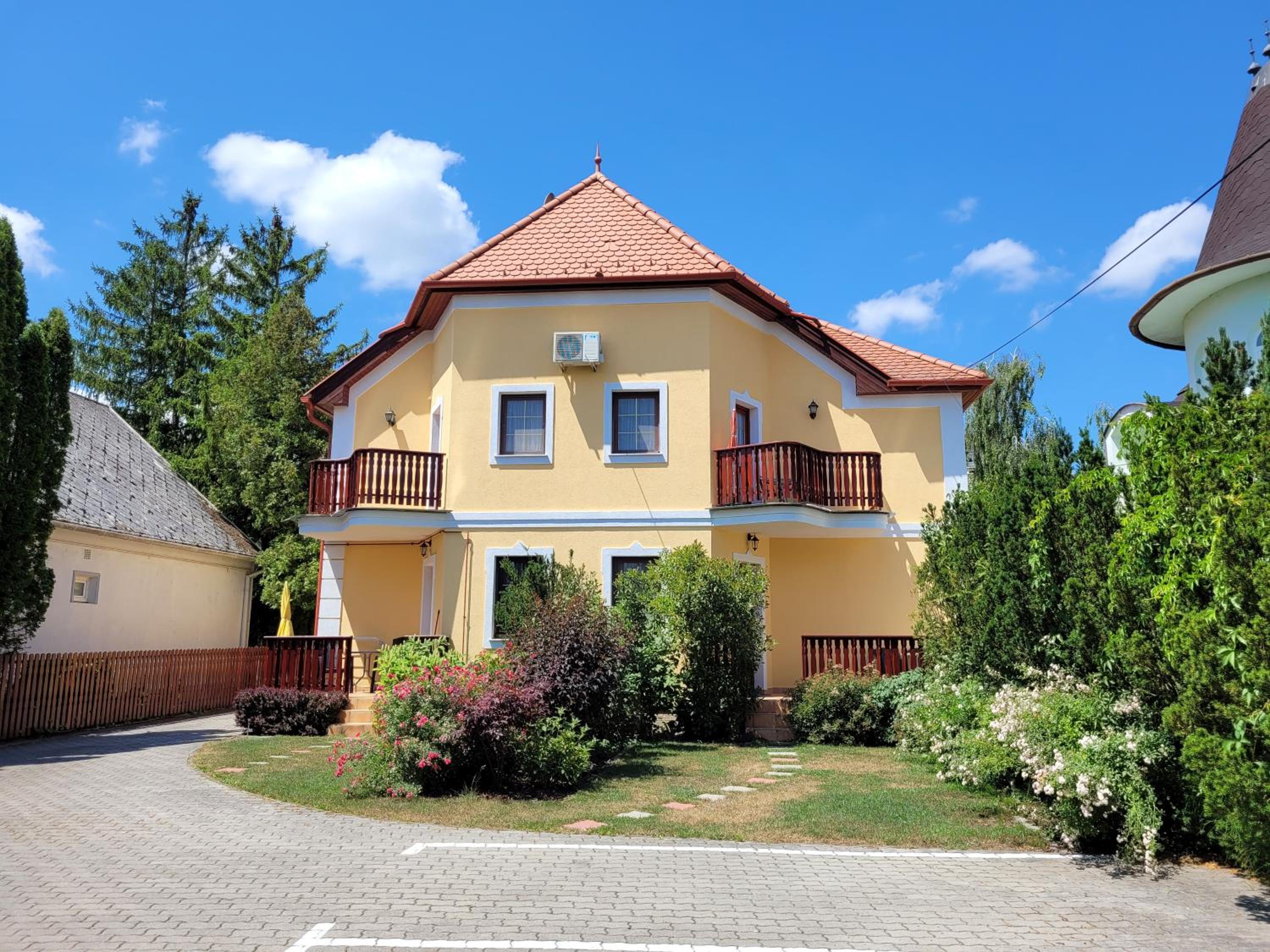 Three-Bedroom Villa photo 1